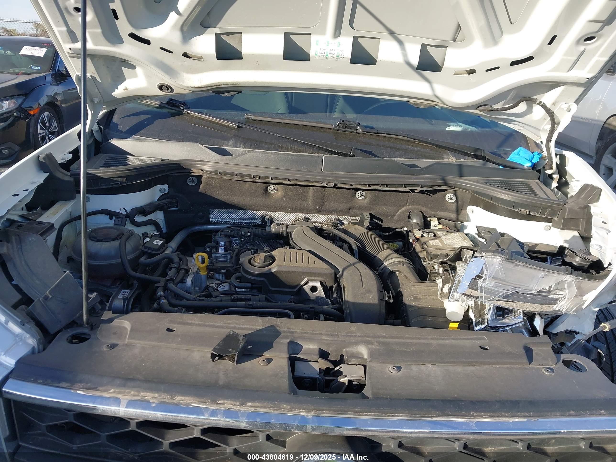 VOLKSWAGEN TAOS image 10