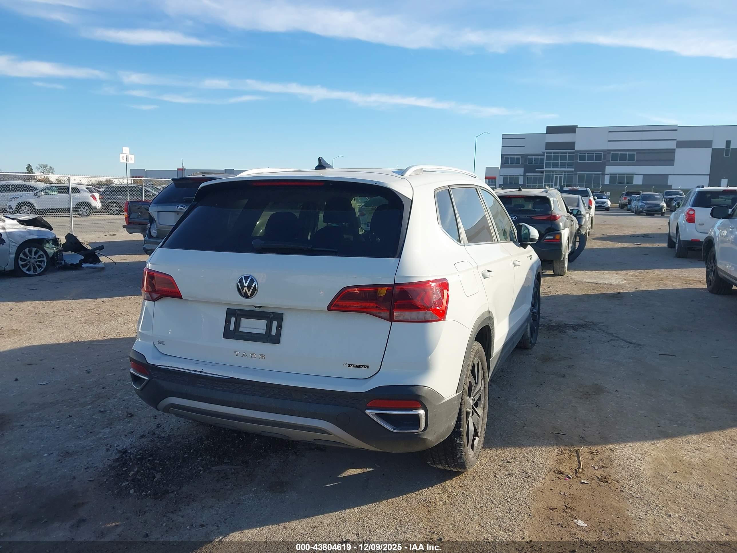 VOLKSWAGEN TAOS image 4