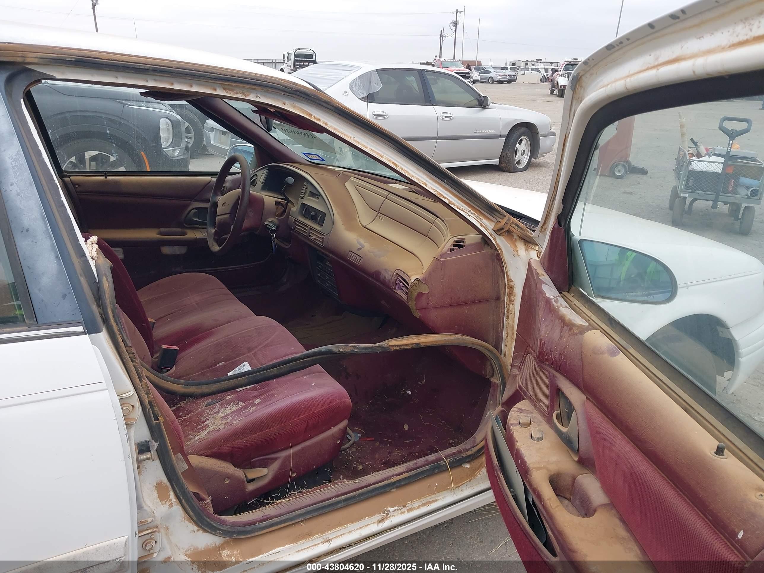 FORD TAURUS image 5