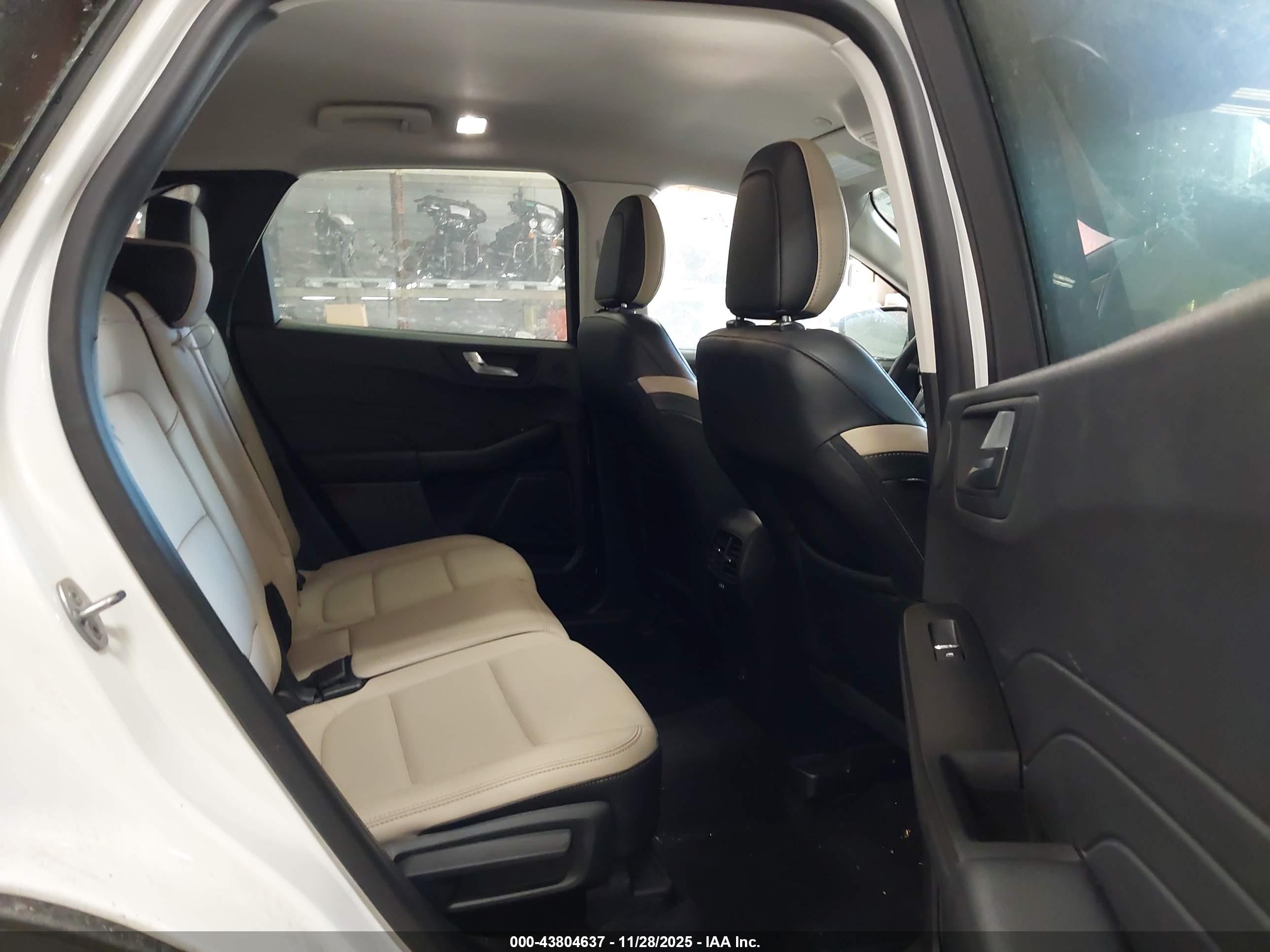 FORD ESCAPE image 8