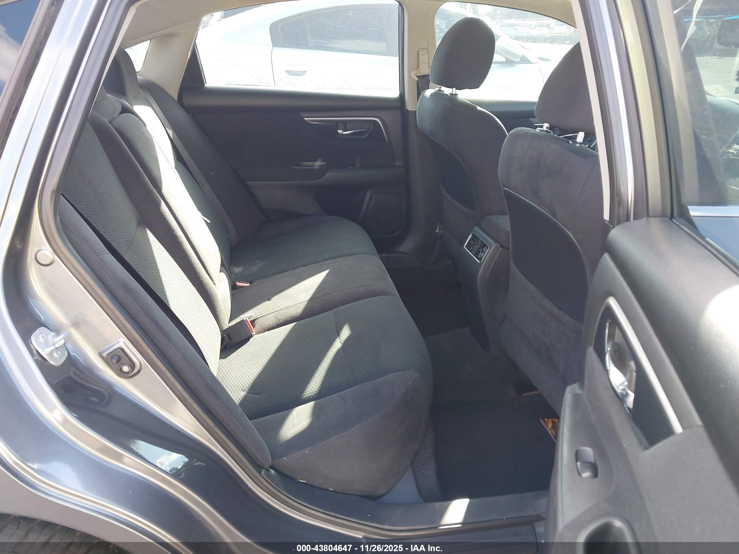 NISSAN ALTIMA image 8