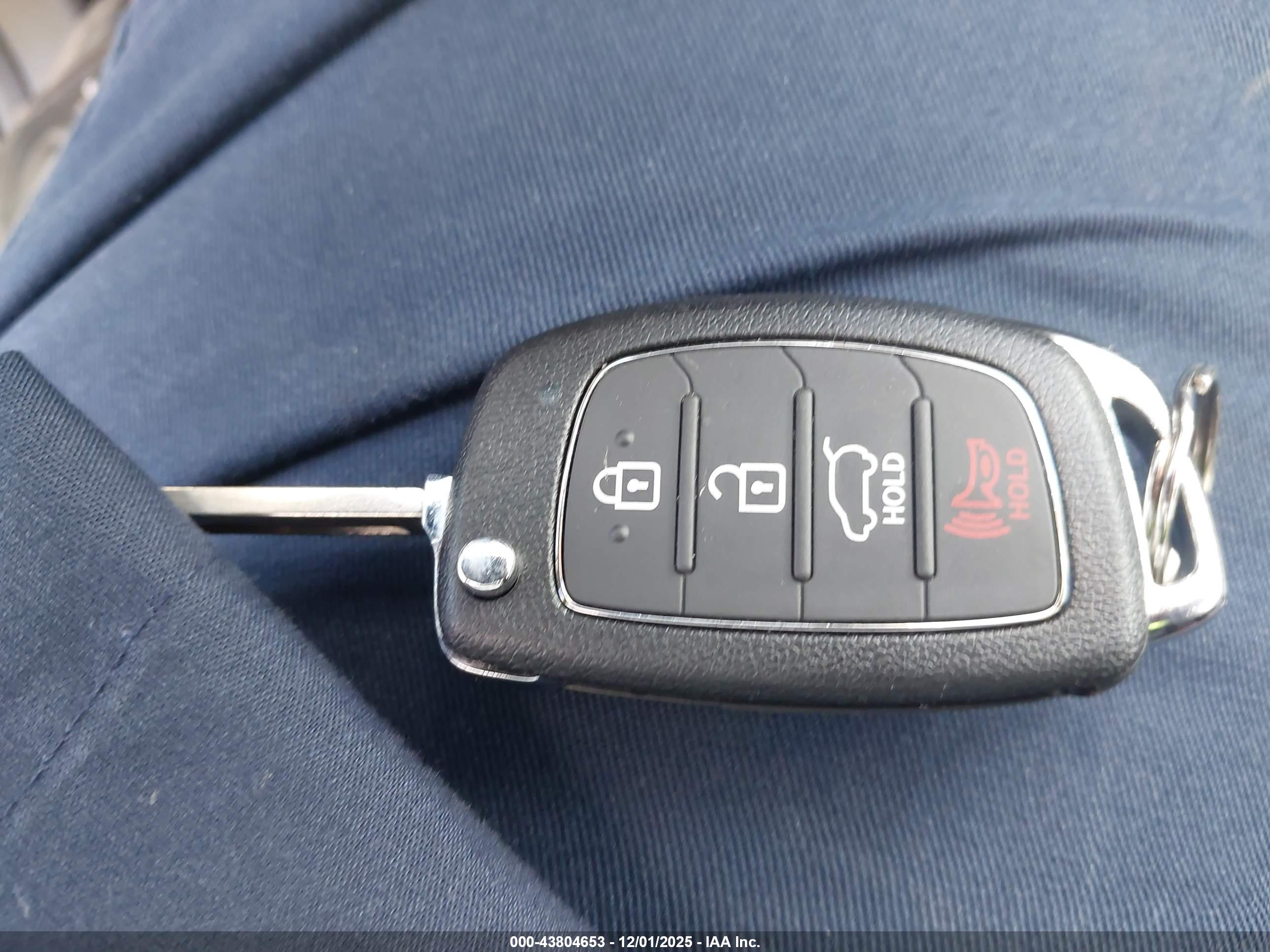 HYUNDAI SANTA image 11