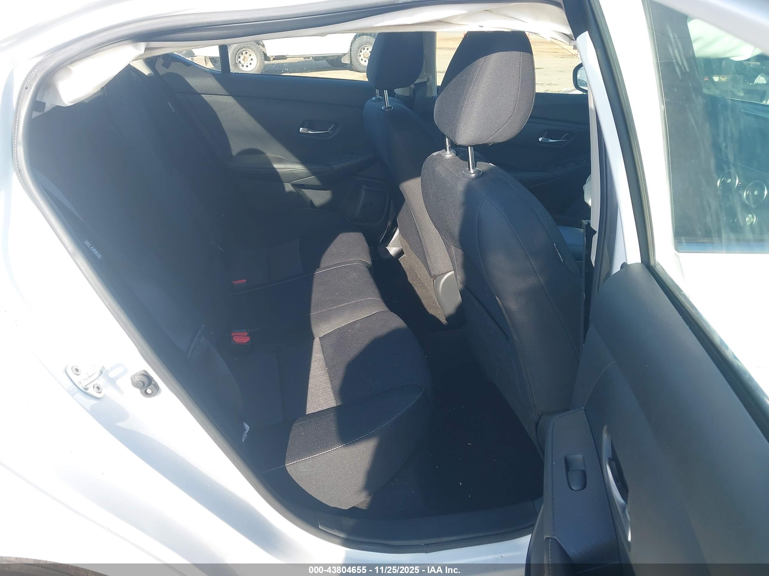 NISSAN SENTRA image 8