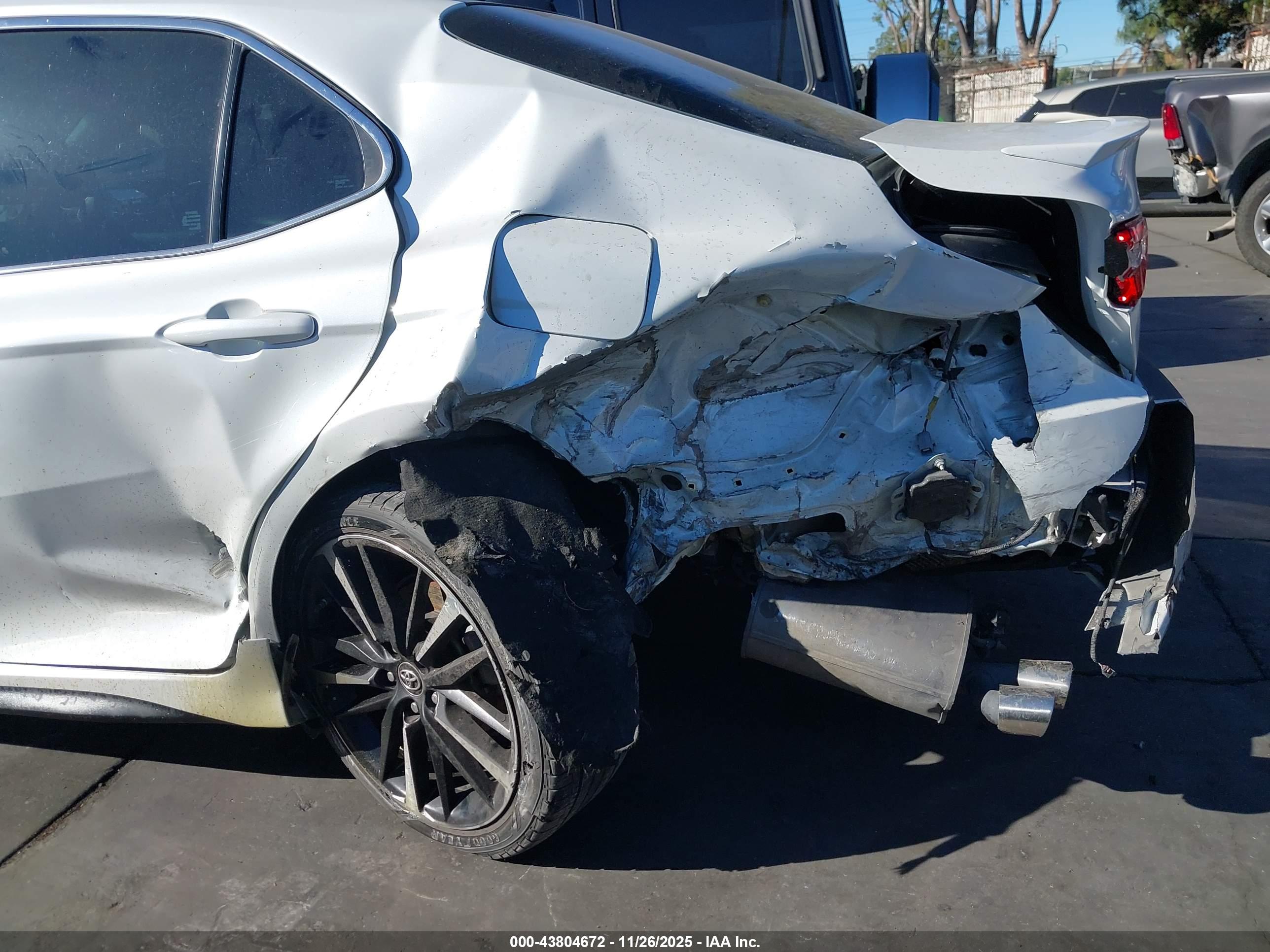 TOYOTA CAMRY image 6