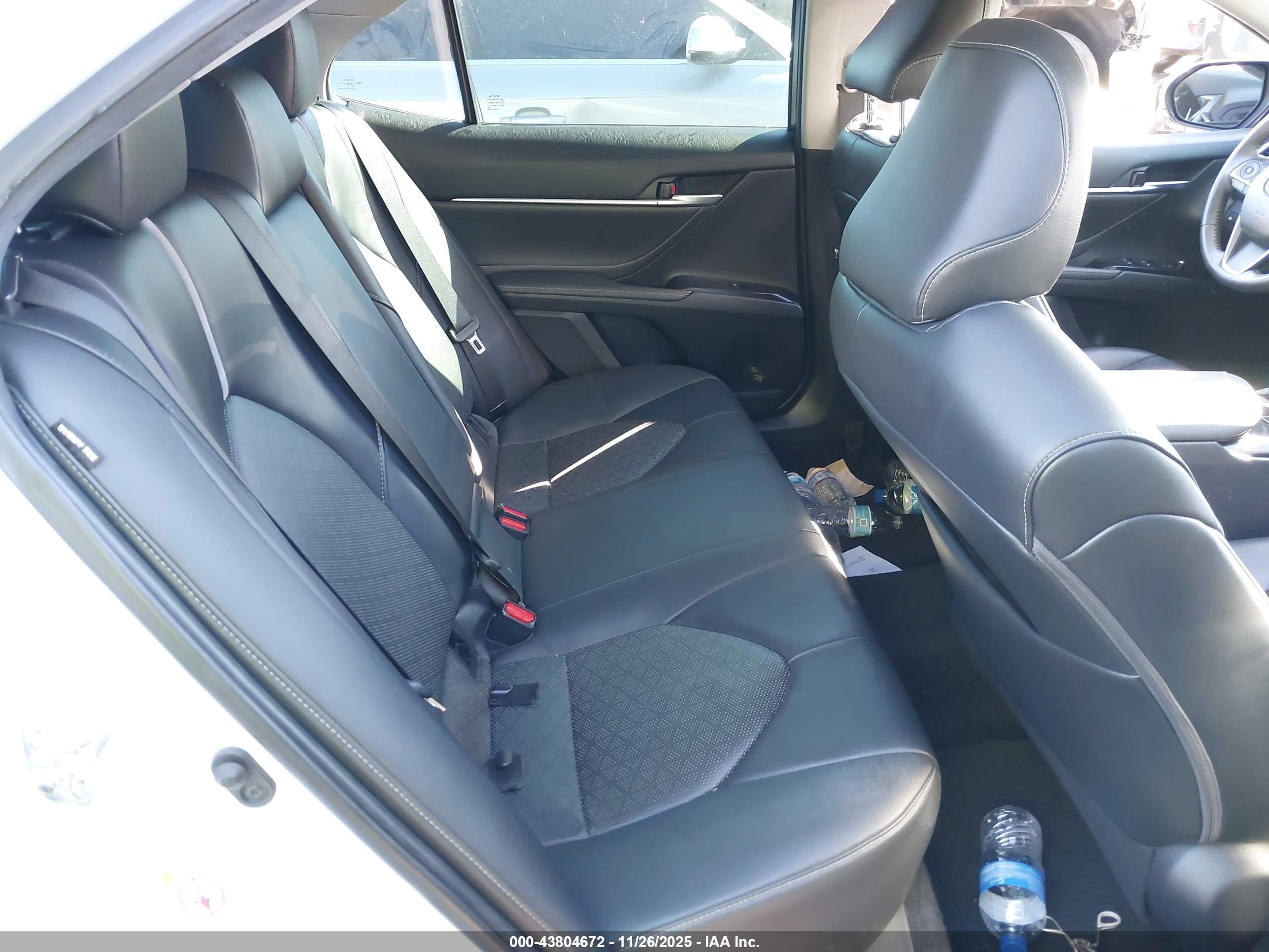 TOYOTA CAMRY image 8