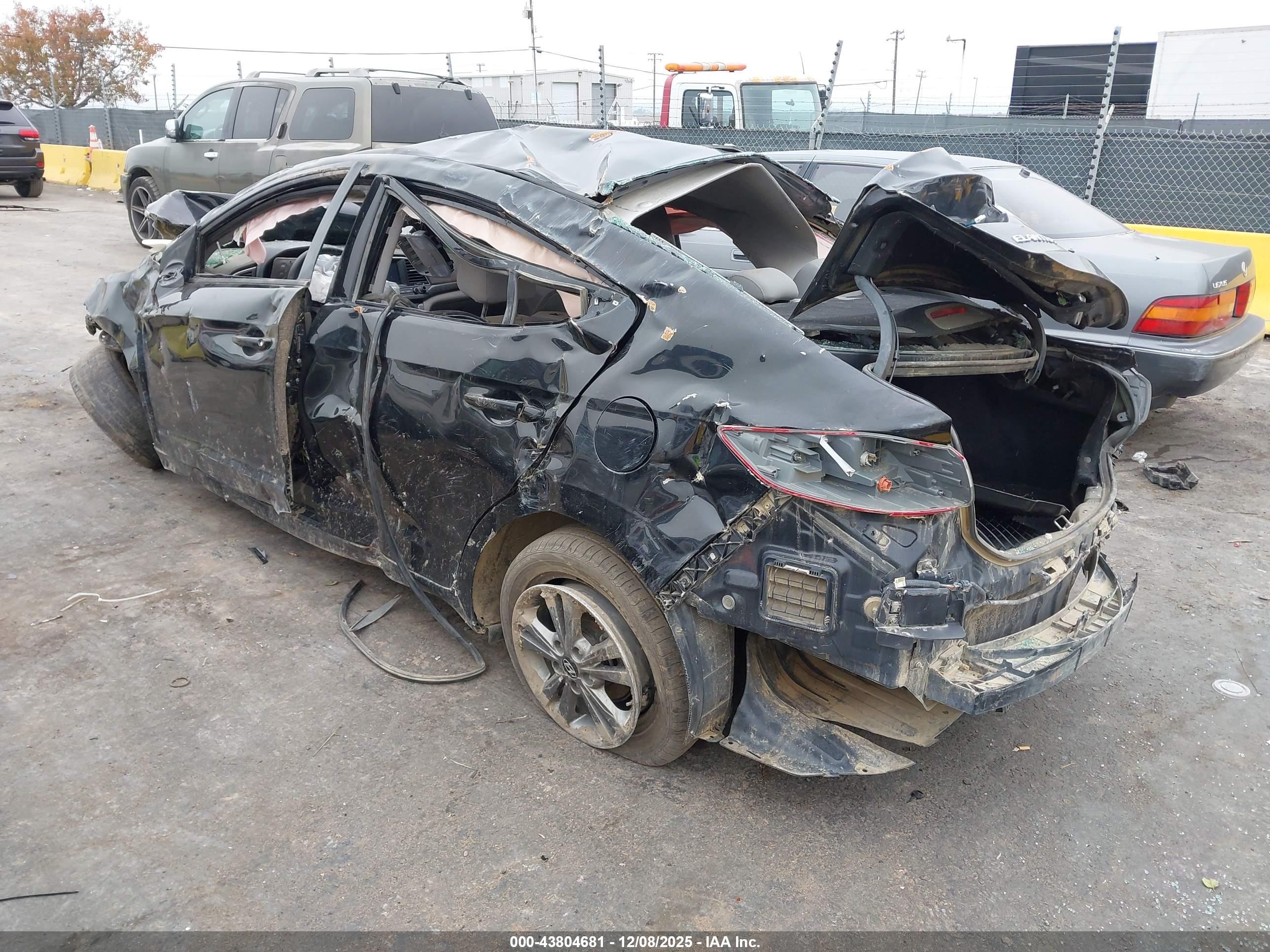 HYUNDAI ELANTRA image 3
