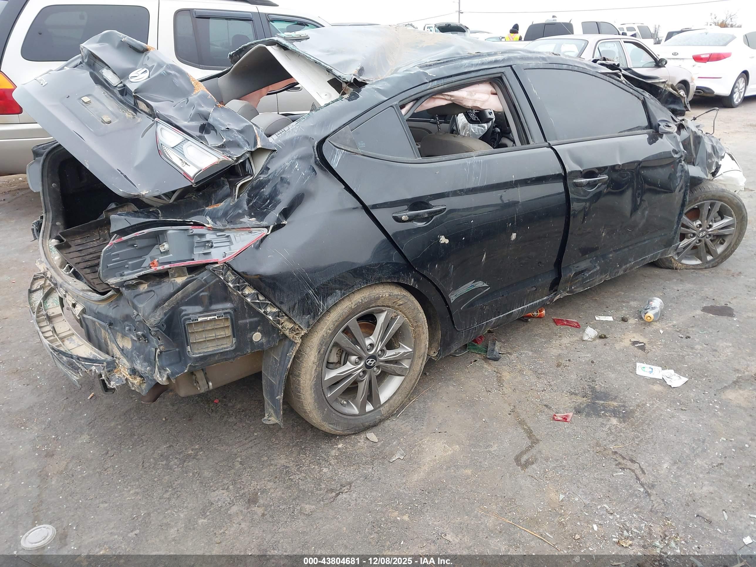 HYUNDAI ELANTRA image 4