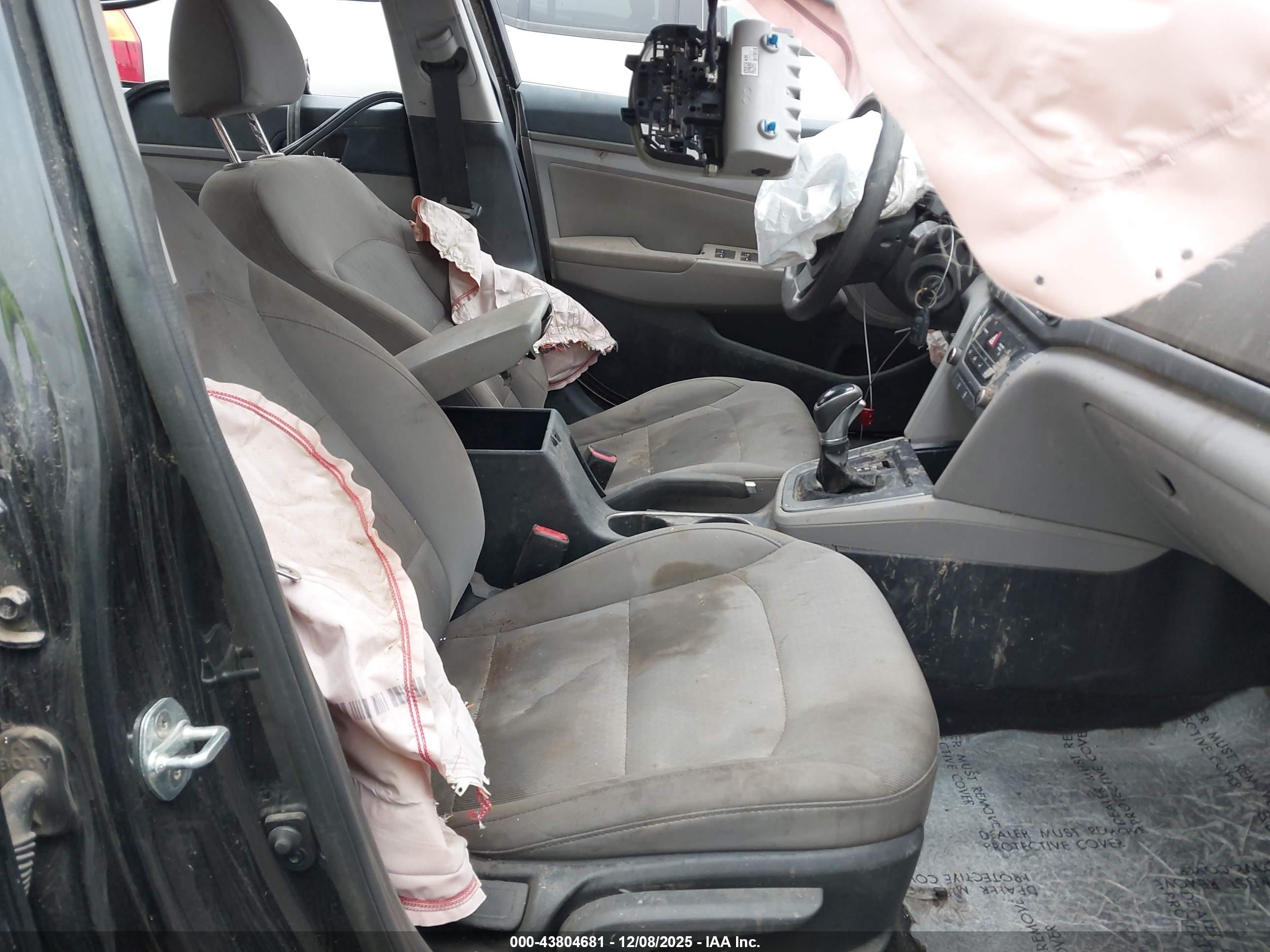 HYUNDAI ELANTRA image 5