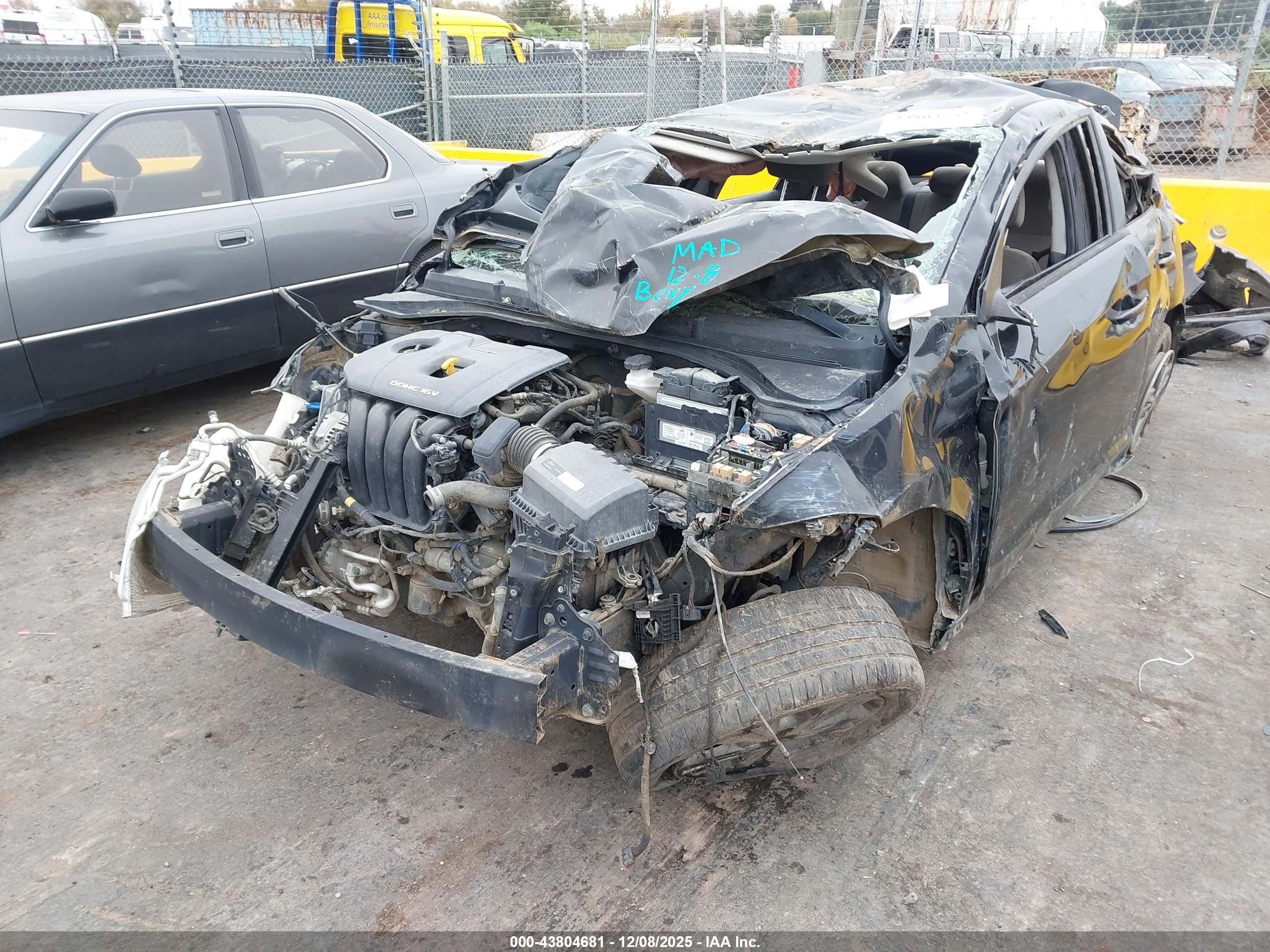 HYUNDAI ELANTRA image 6