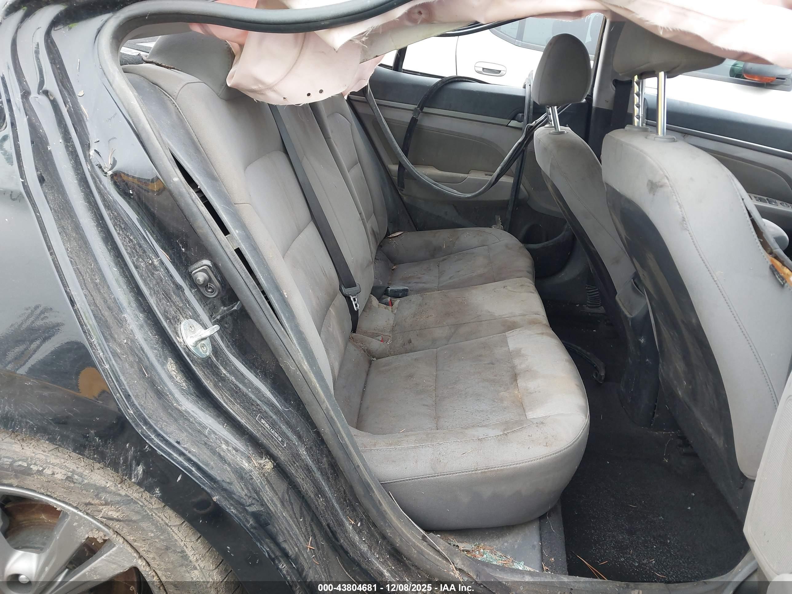 HYUNDAI ELANTRA image 8