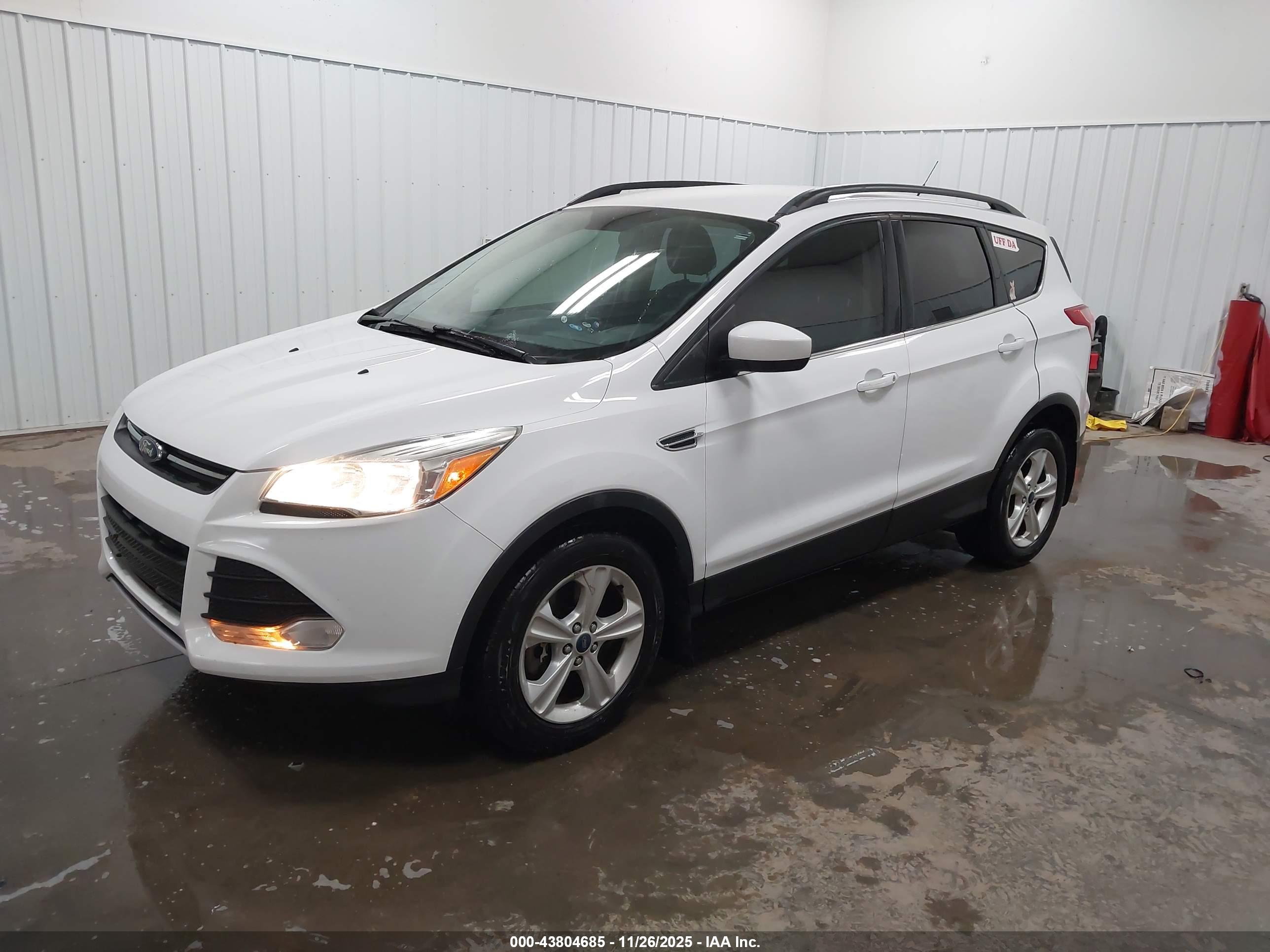 FORD ESCAPE image 2