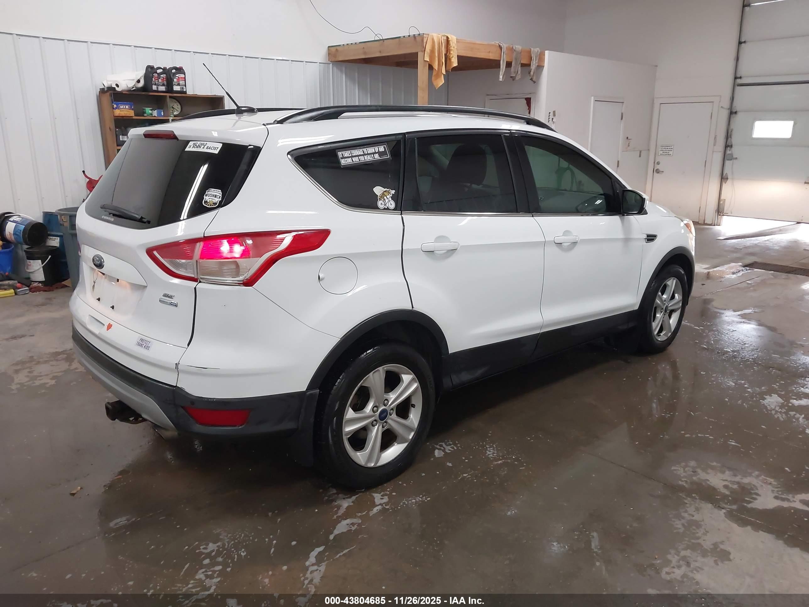 FORD ESCAPE image 4