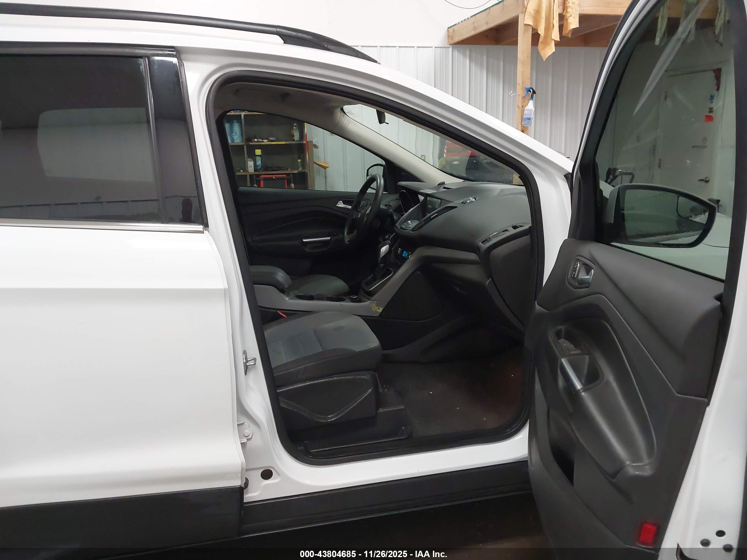 FORD ESCAPE image 5