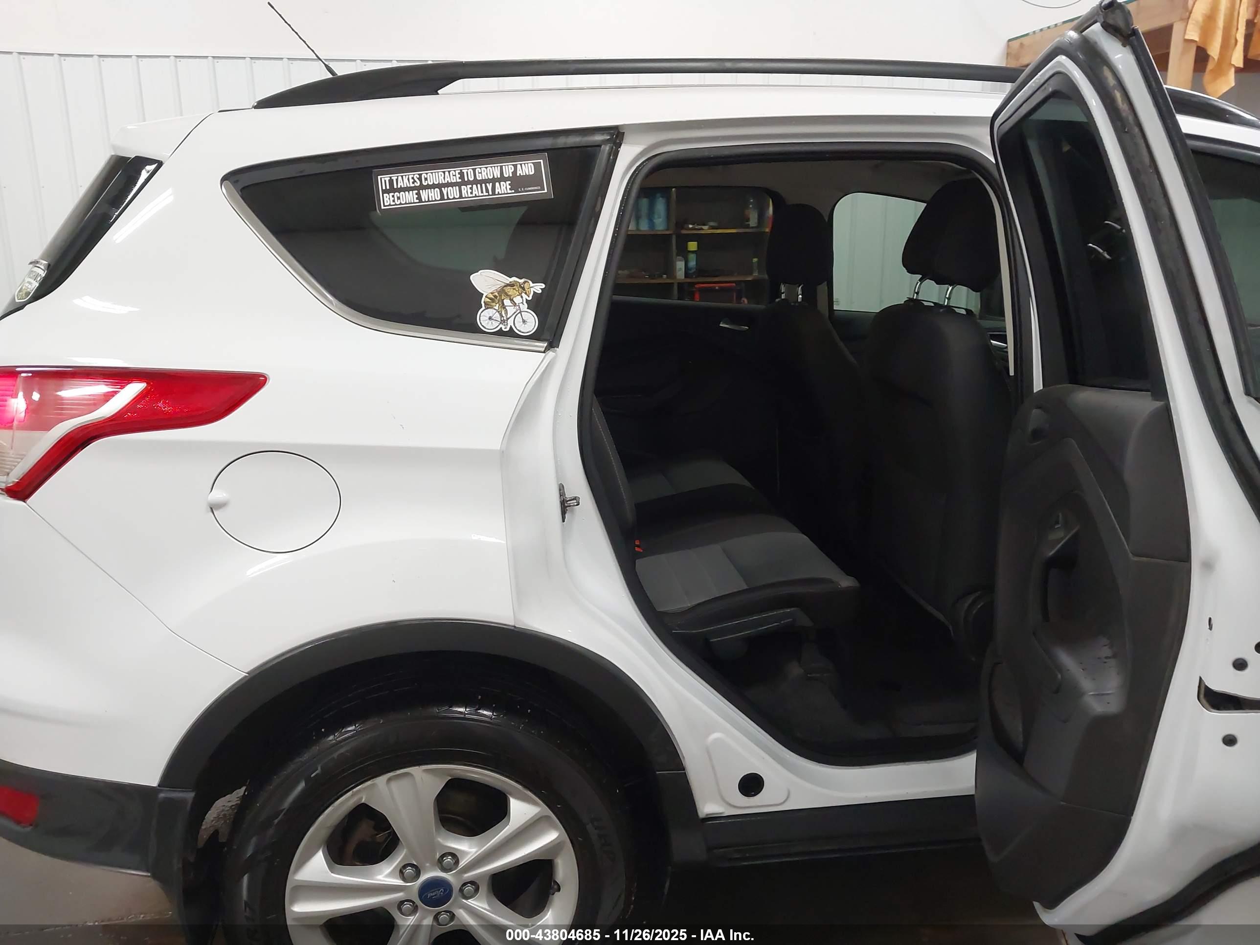 FORD ESCAPE image 8