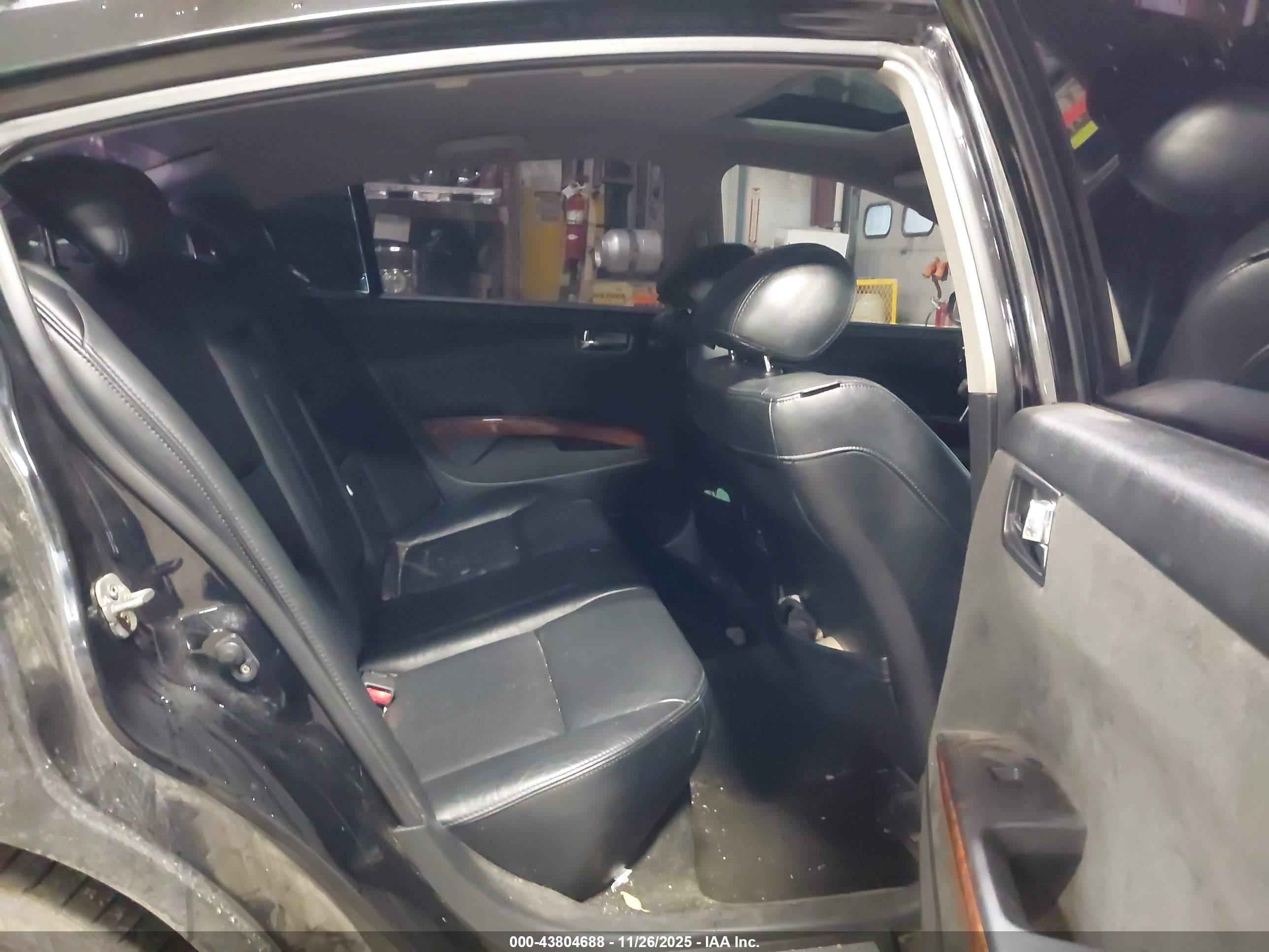NISSAN MAXIMA image 8