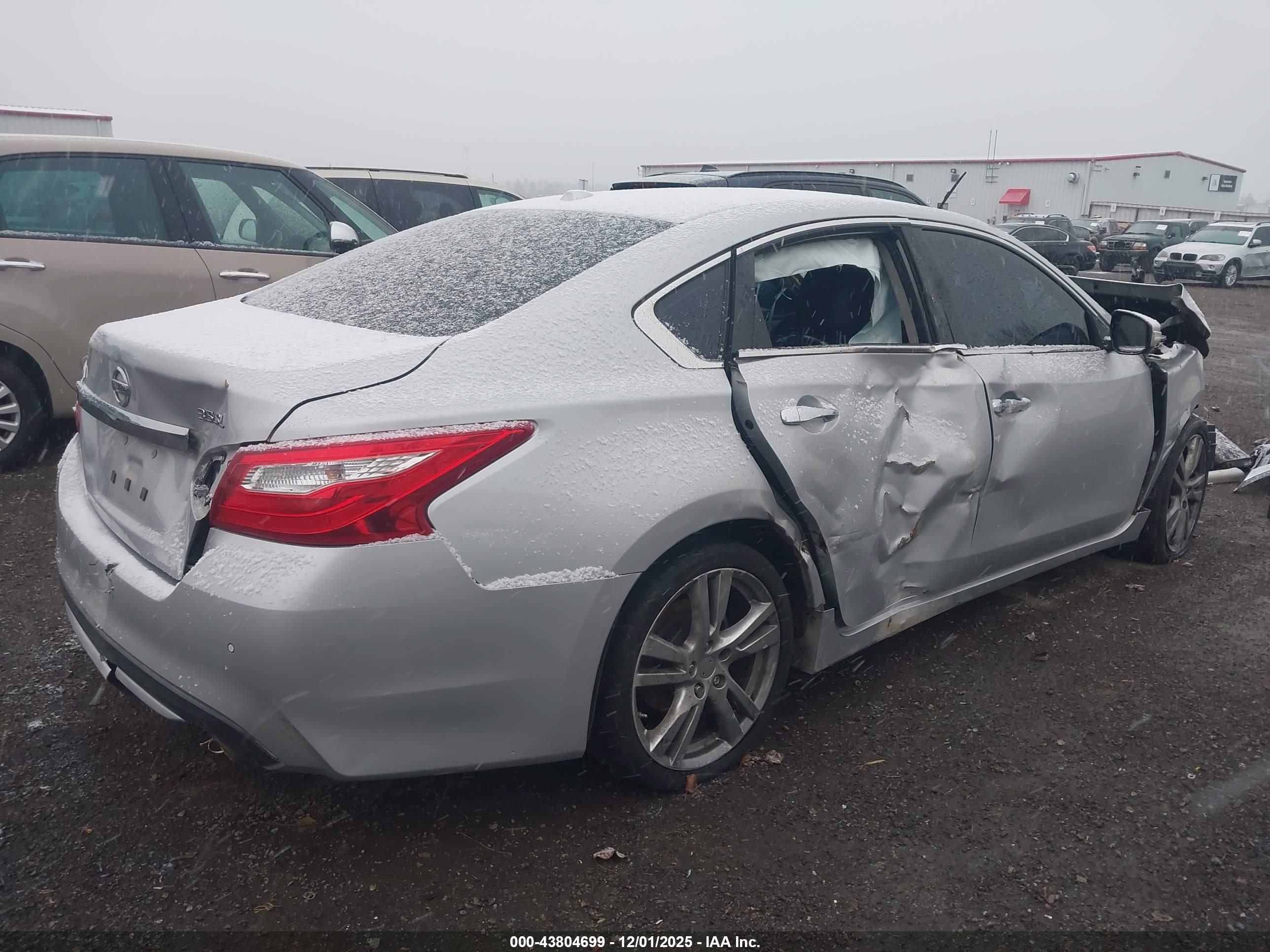 NISSAN ALTIMA image 4