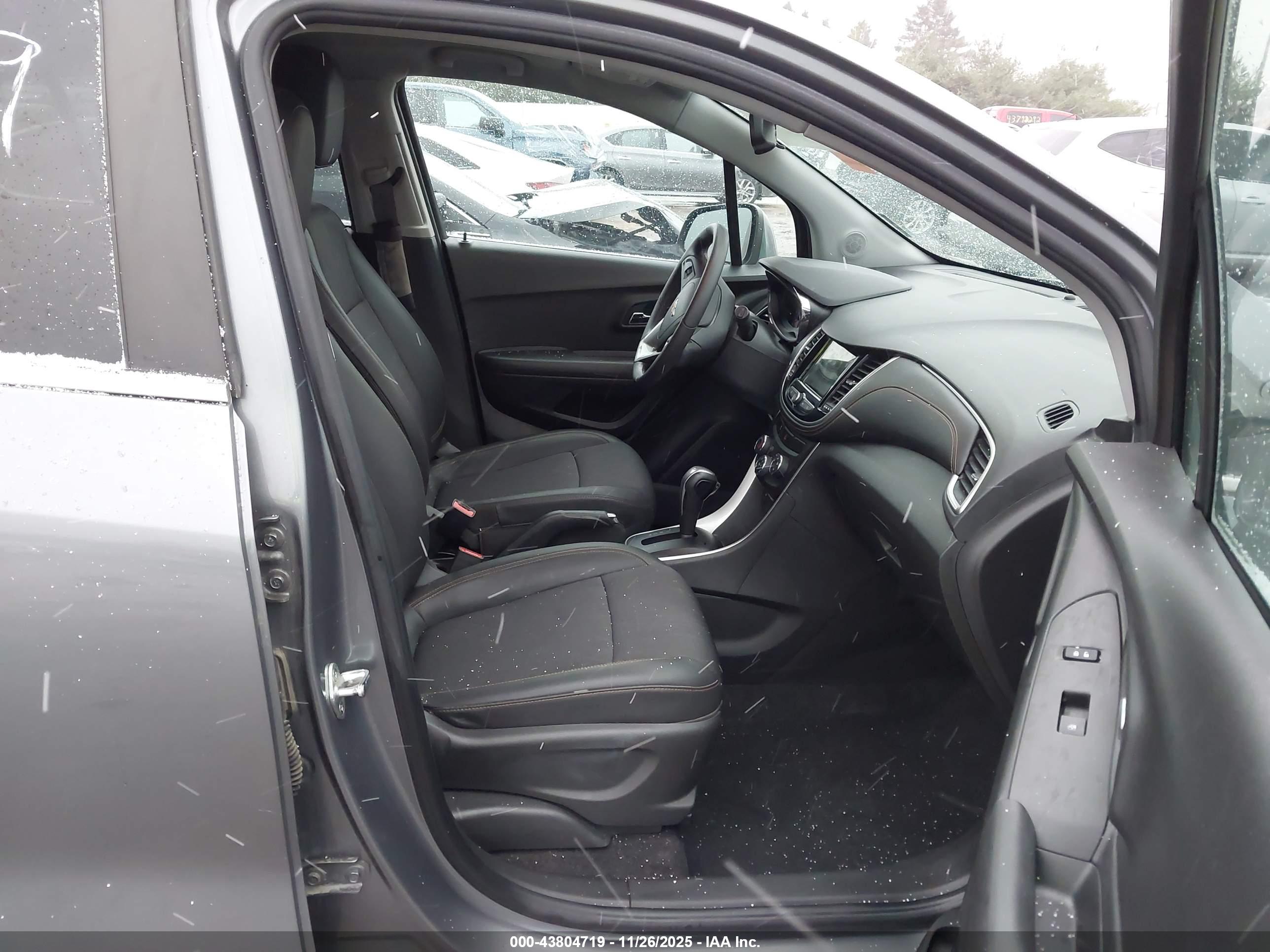 CHEVROLET TRAX image 5