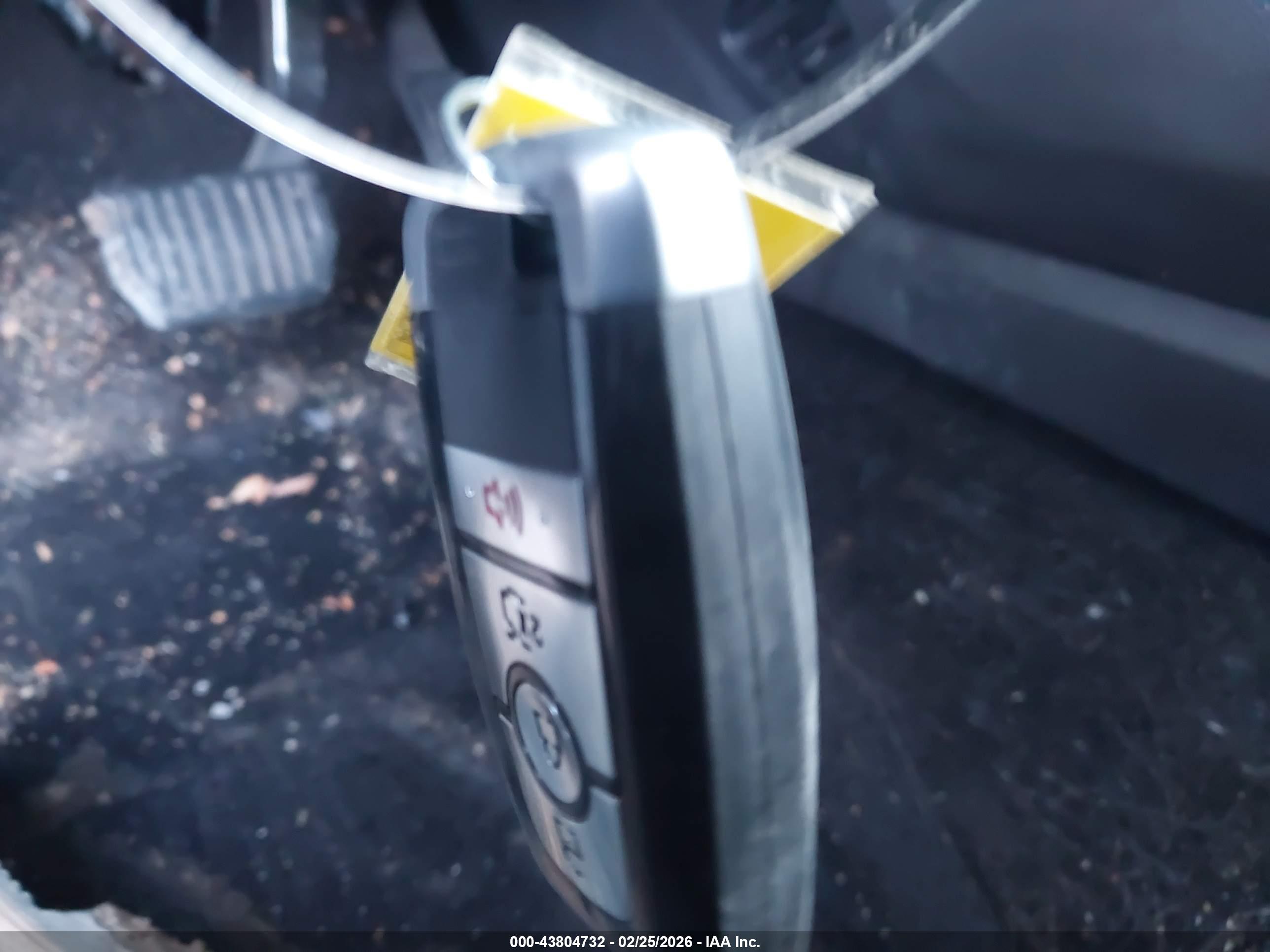 FORD FUSION image 11