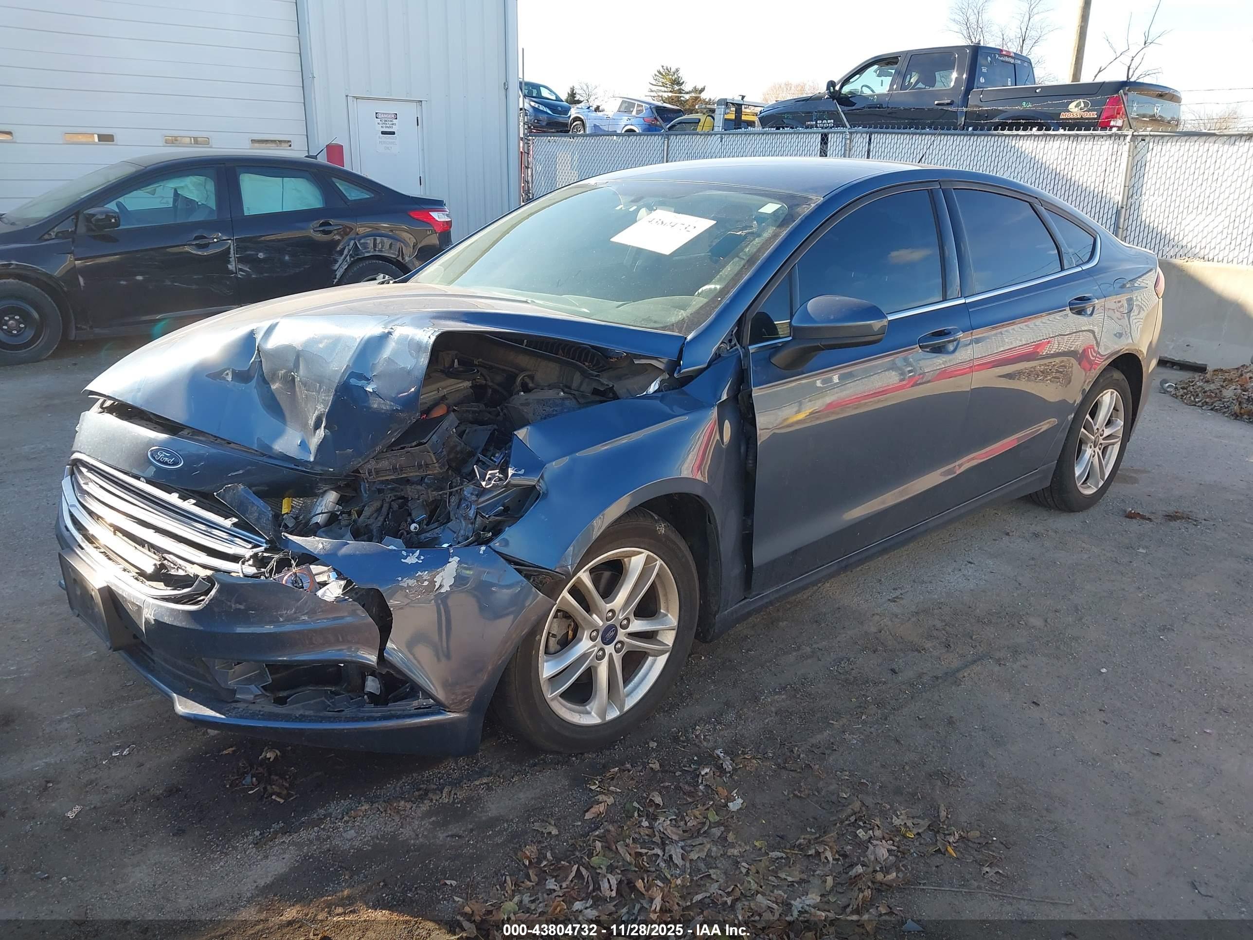 FORD FUSION image 2