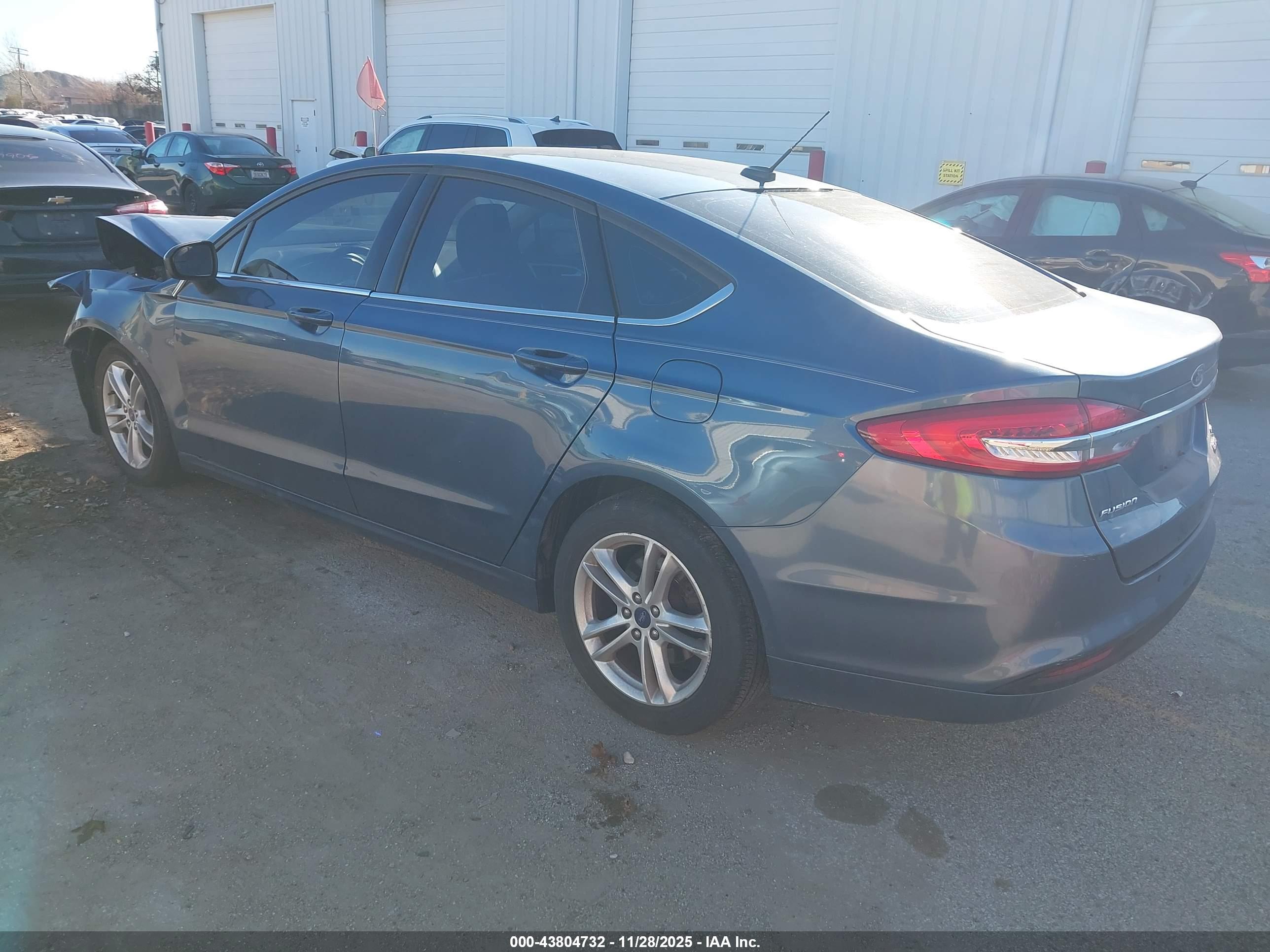 FORD FUSION image 3