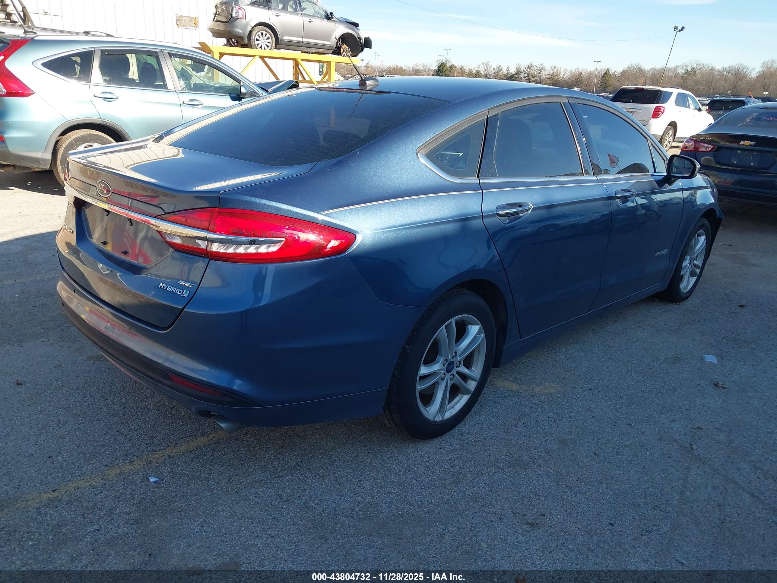 FORD FUSION image 4
