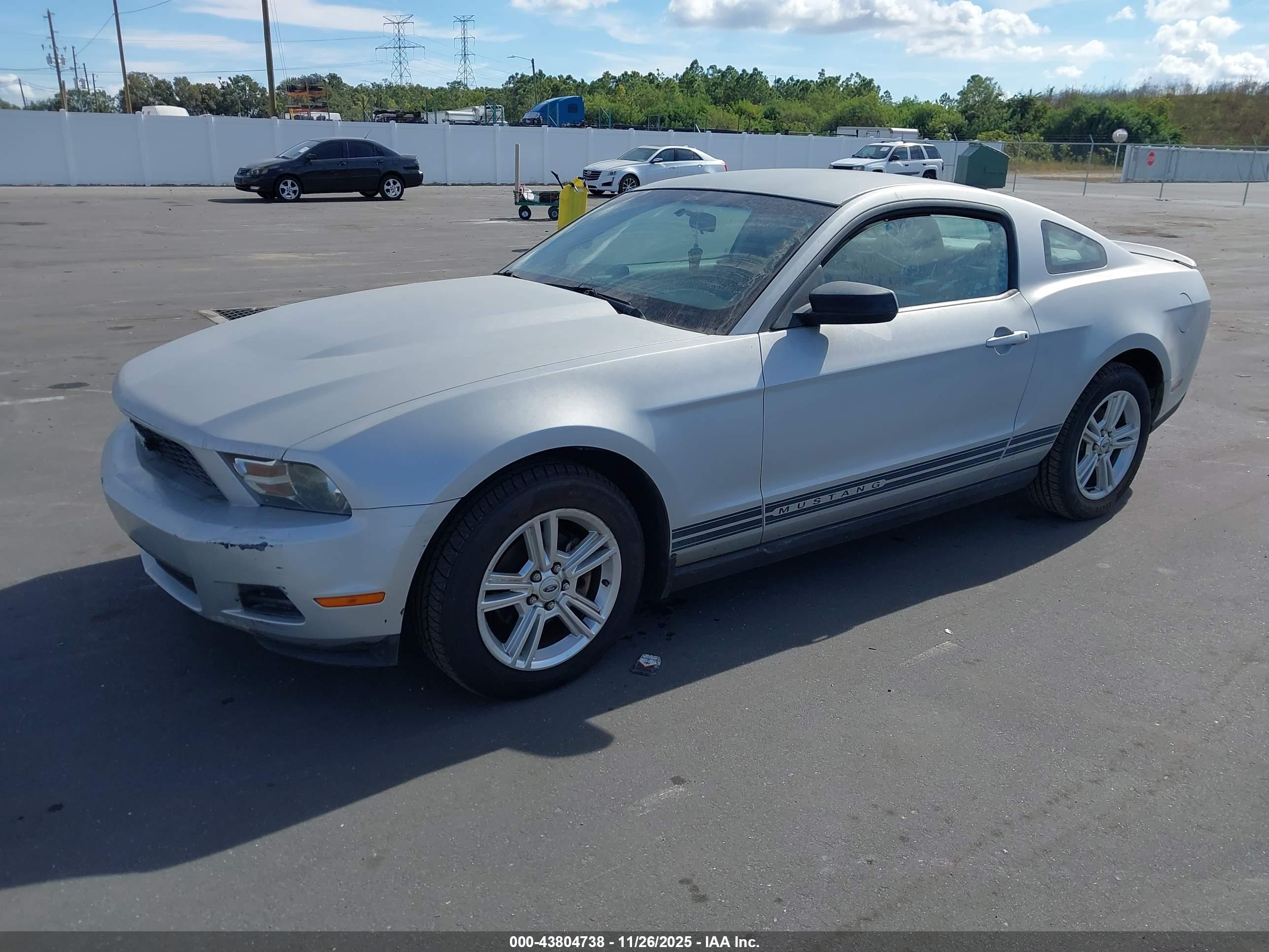 FORD MUSTANG image 2
