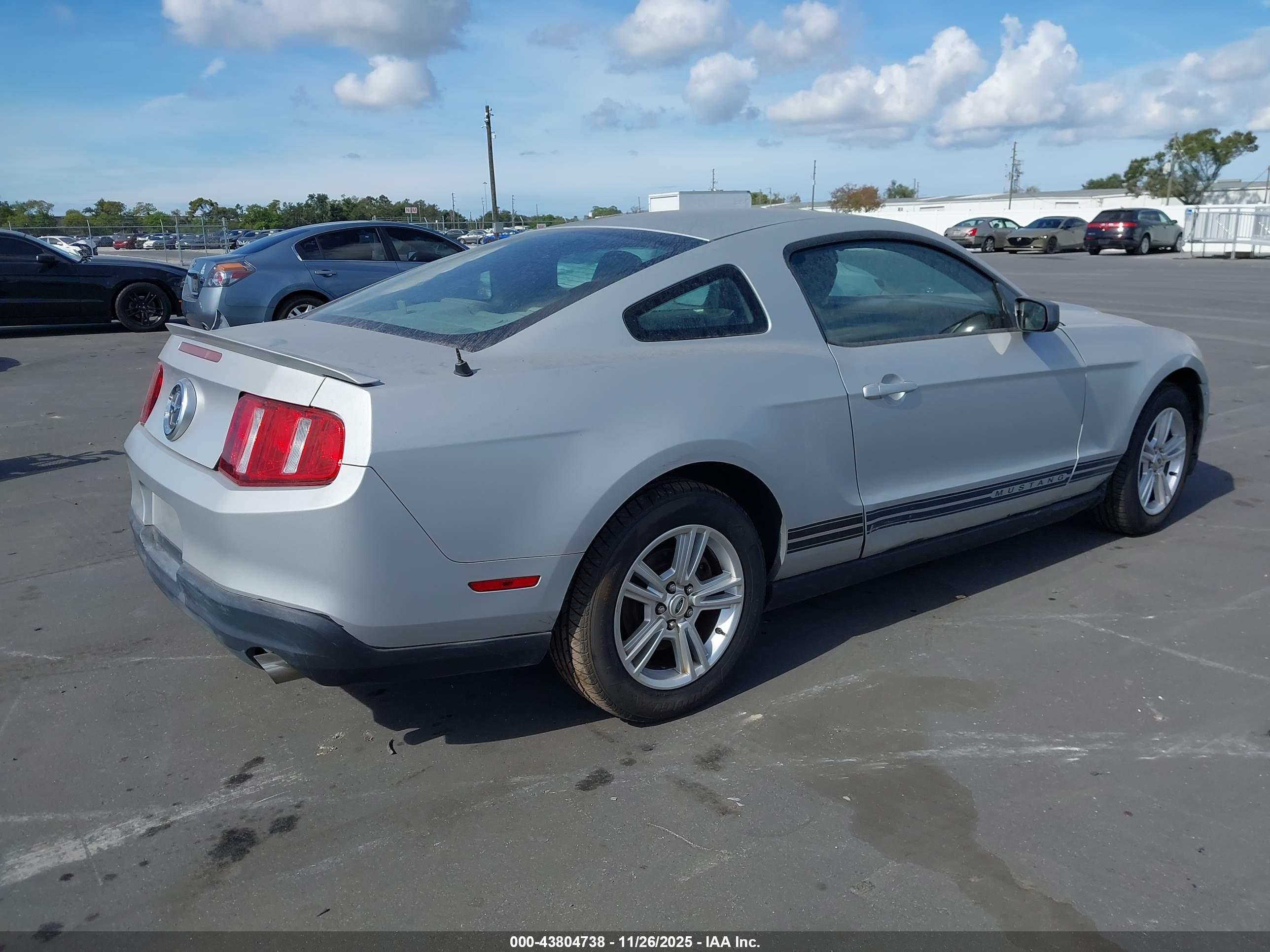 FORD MUSTANG image 4