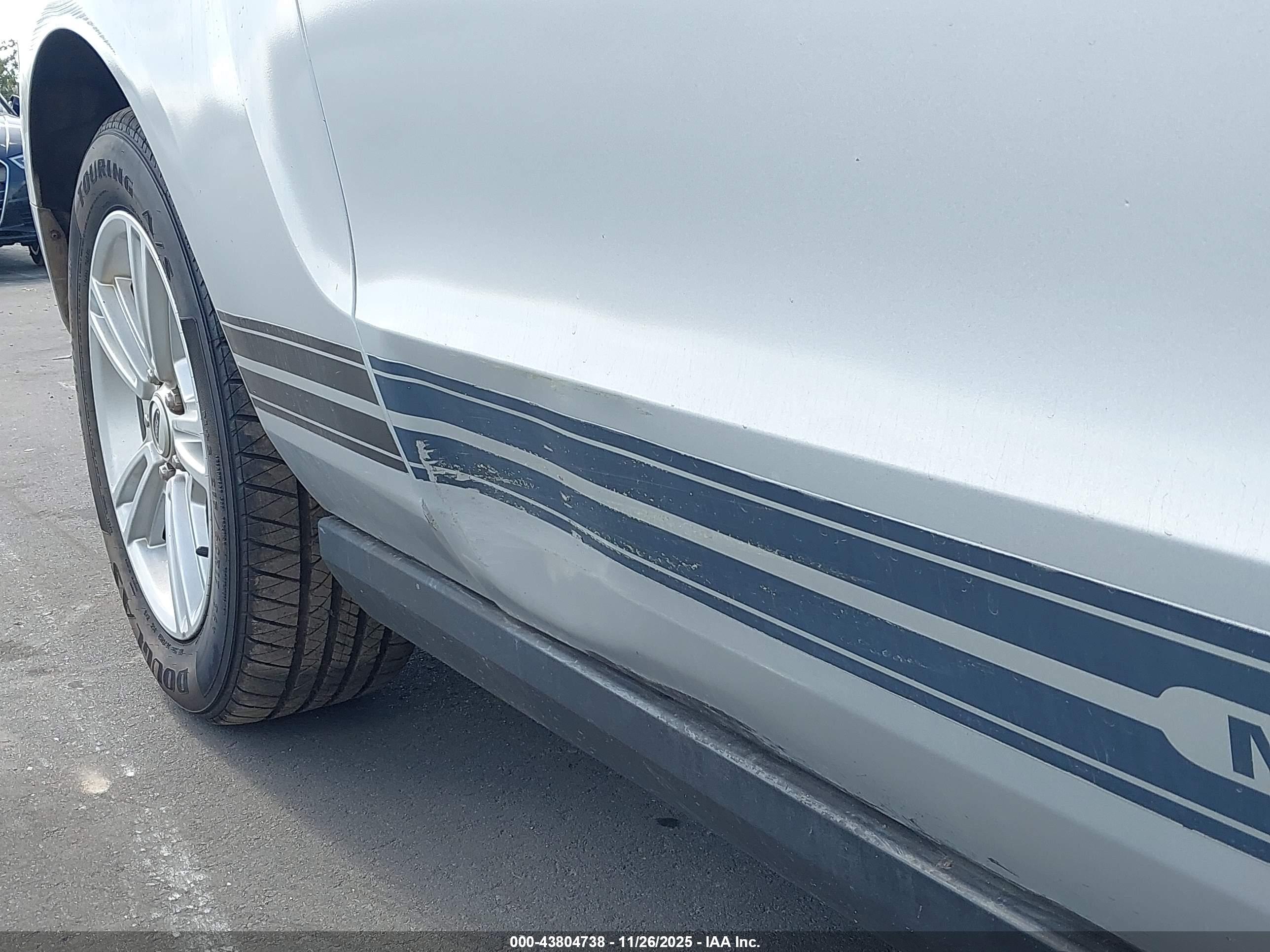 FORD MUSTANG image 6
