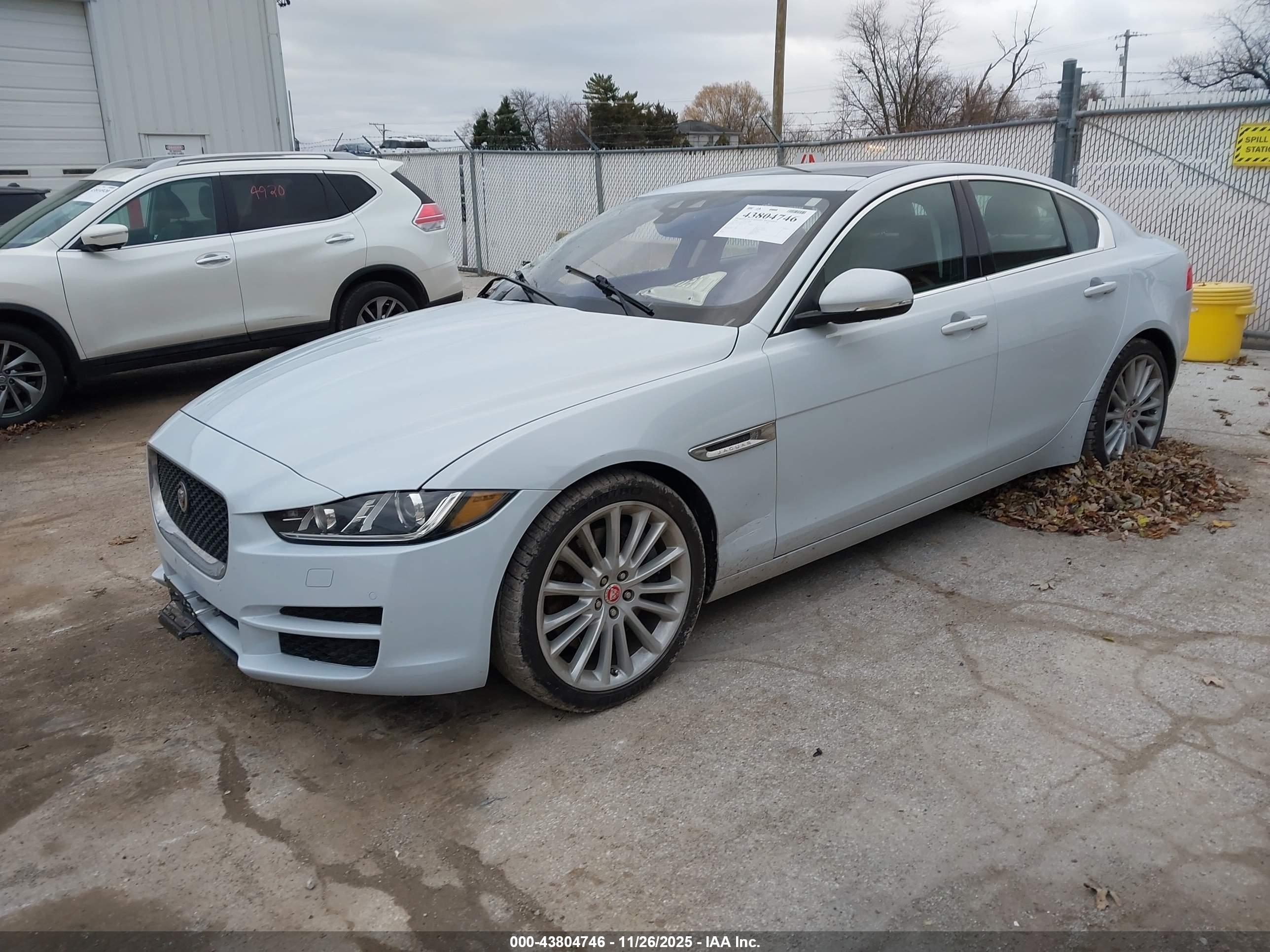 JAGUAR XE image 2