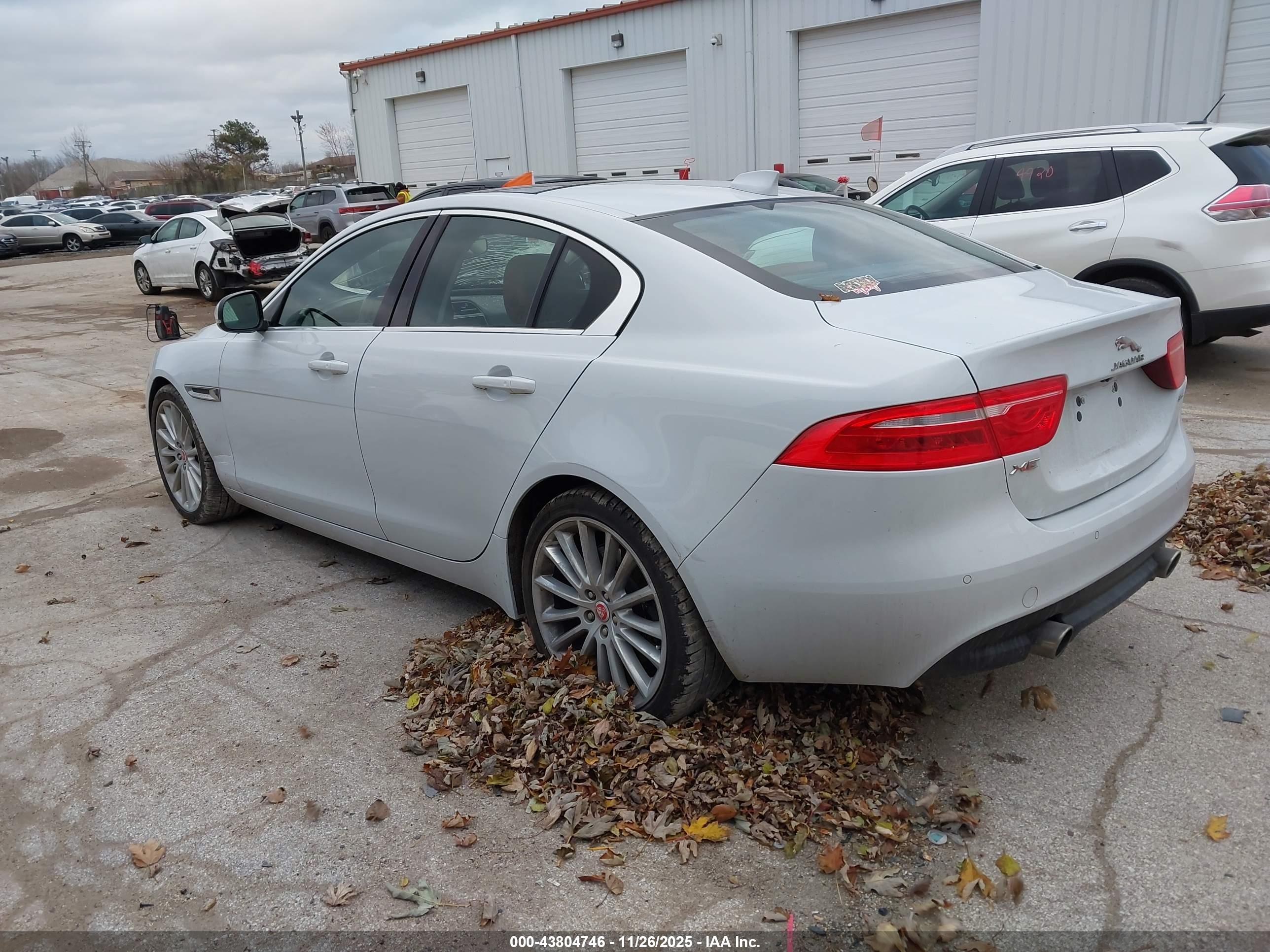 JAGUAR XE image 3