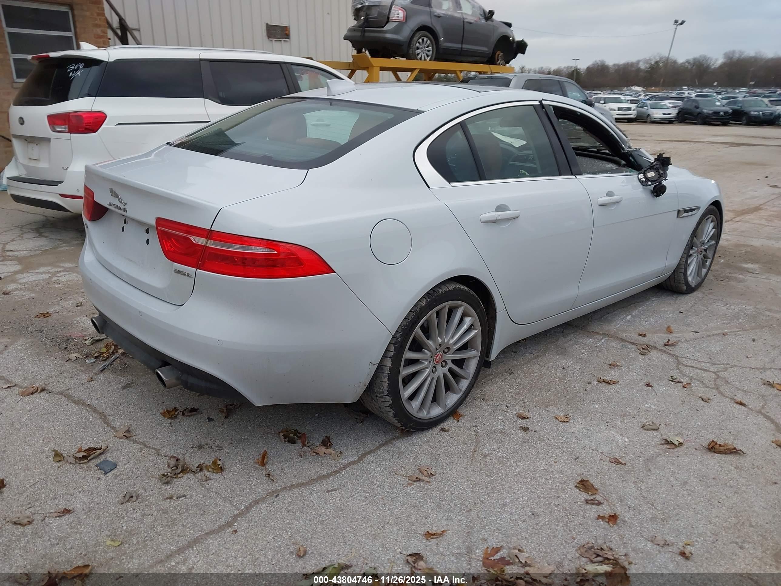 JAGUAR XE image 4