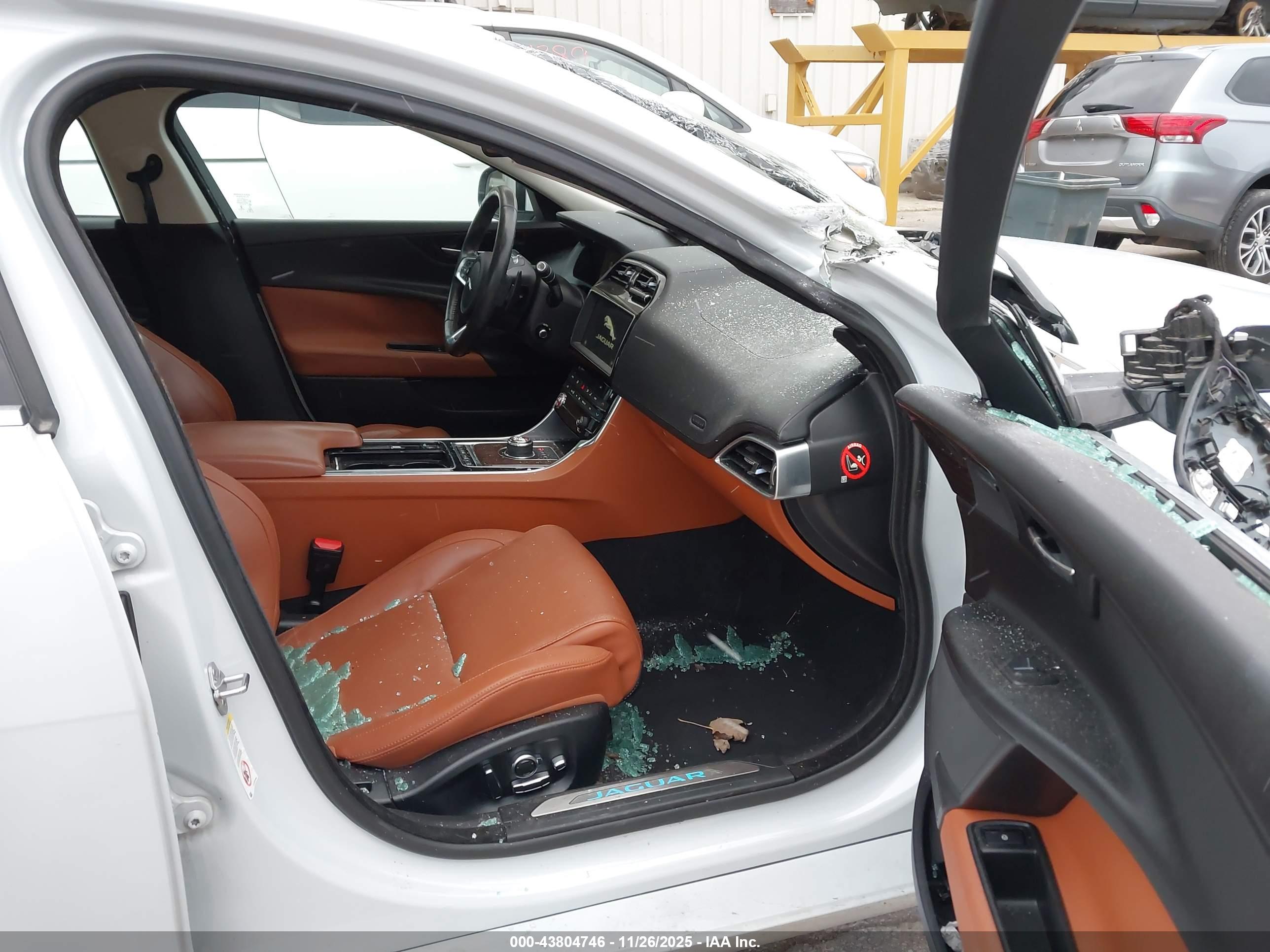 JAGUAR XE image 5