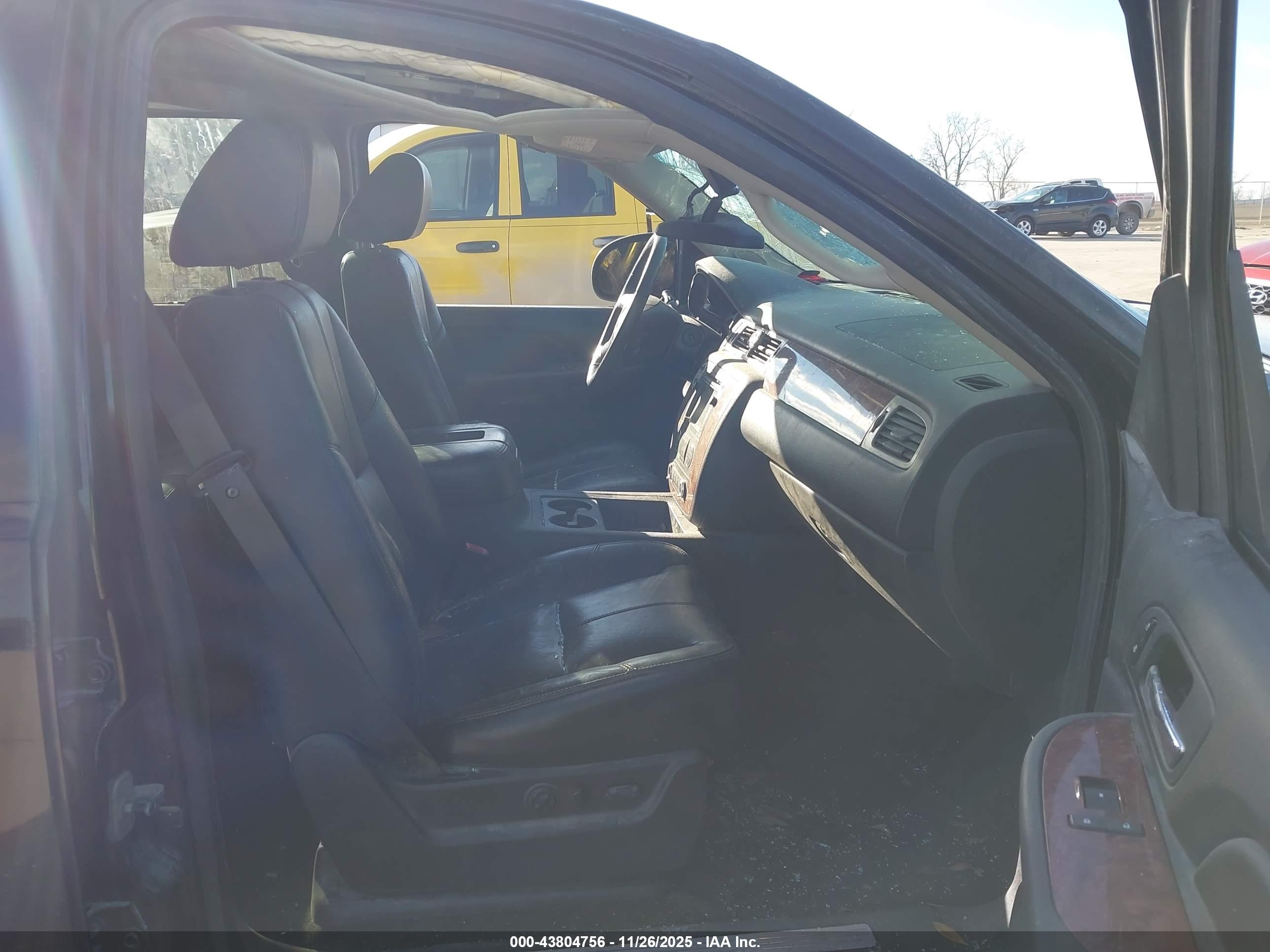 CHEVROLET TAHOE image 5