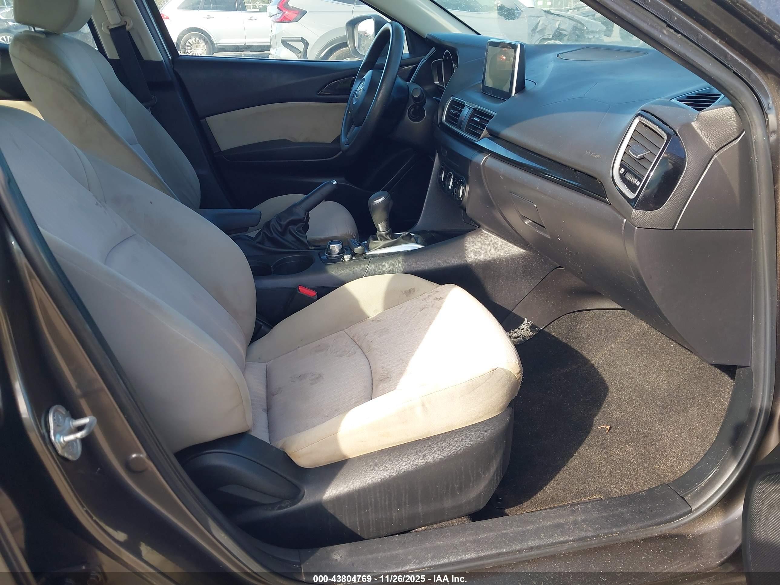 MAZDA MAZDA3 image 5