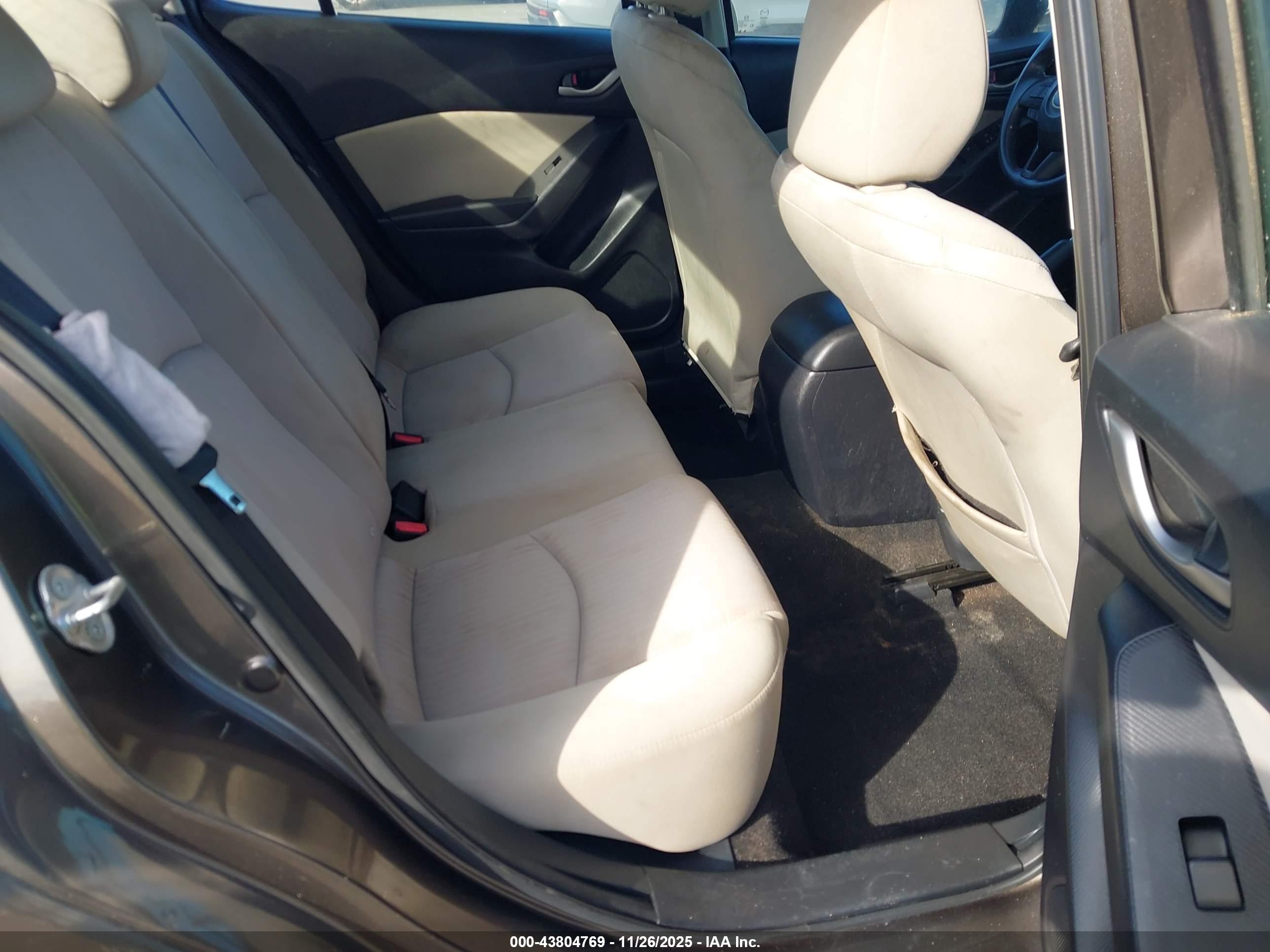 MAZDA MAZDA3 image 8