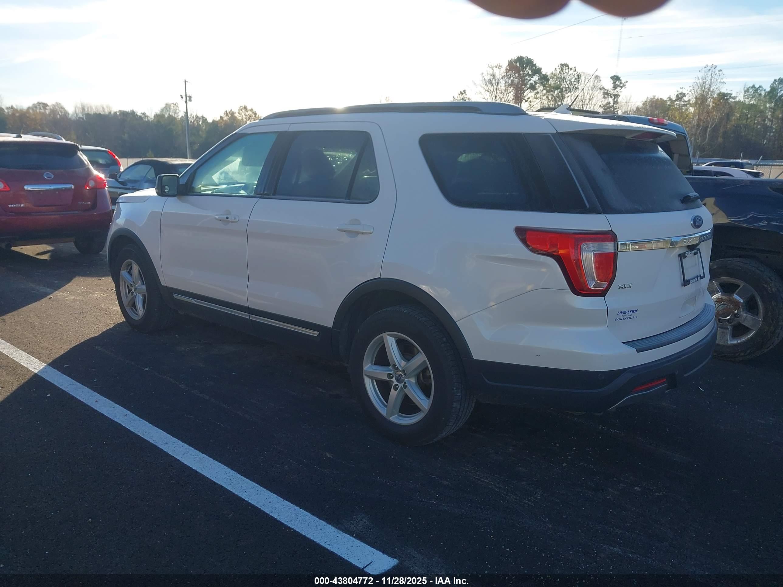 FORD EXPLORER image 3
