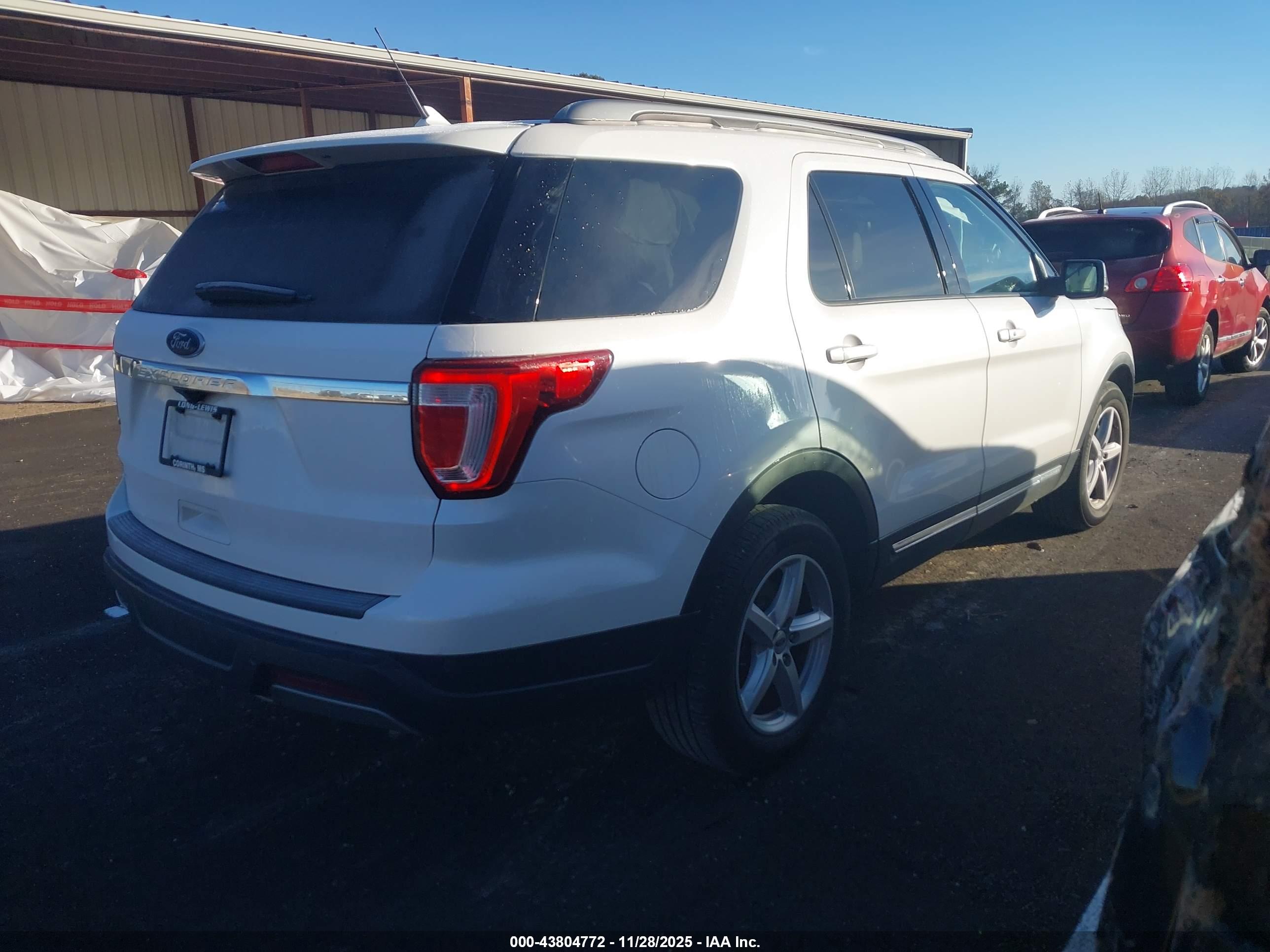 FORD EXPLORER image 4