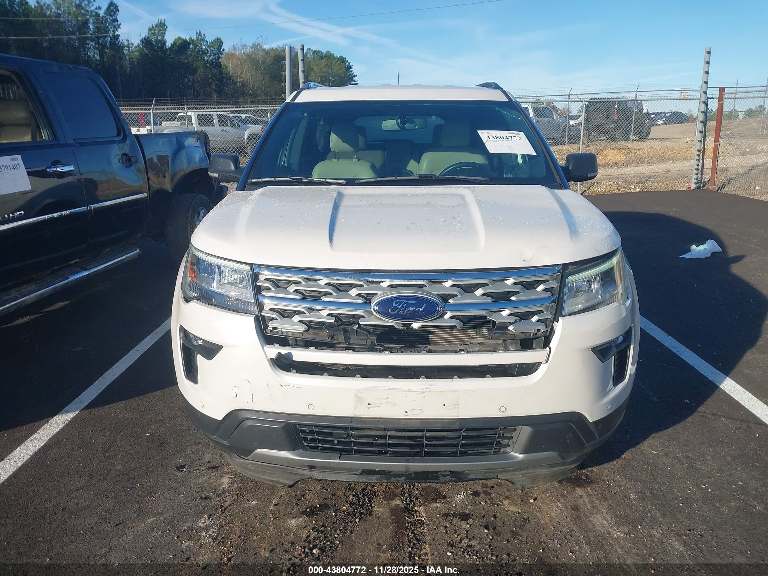 FORD EXPLORER image 6
