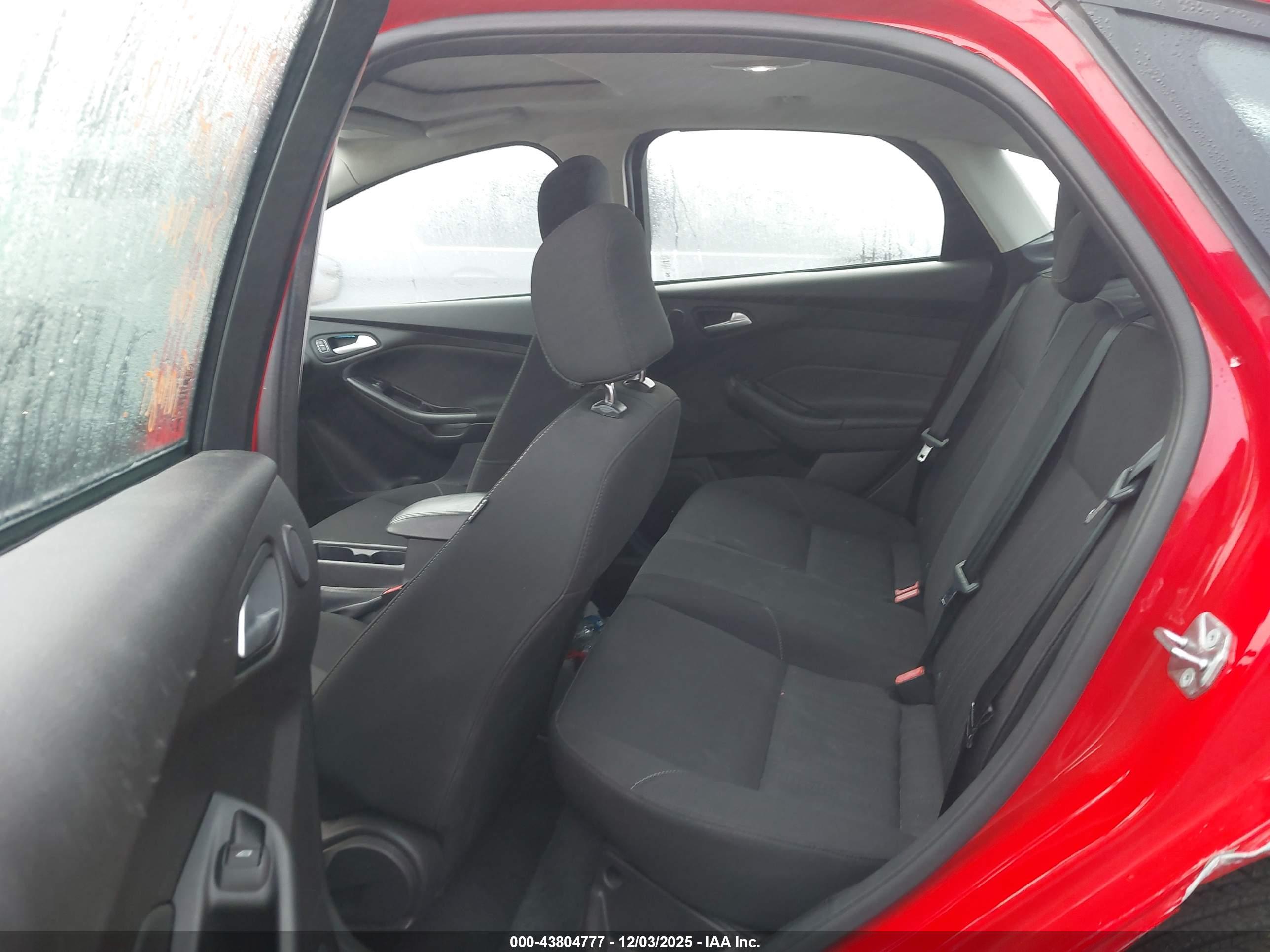 FORD FOCUS image 8