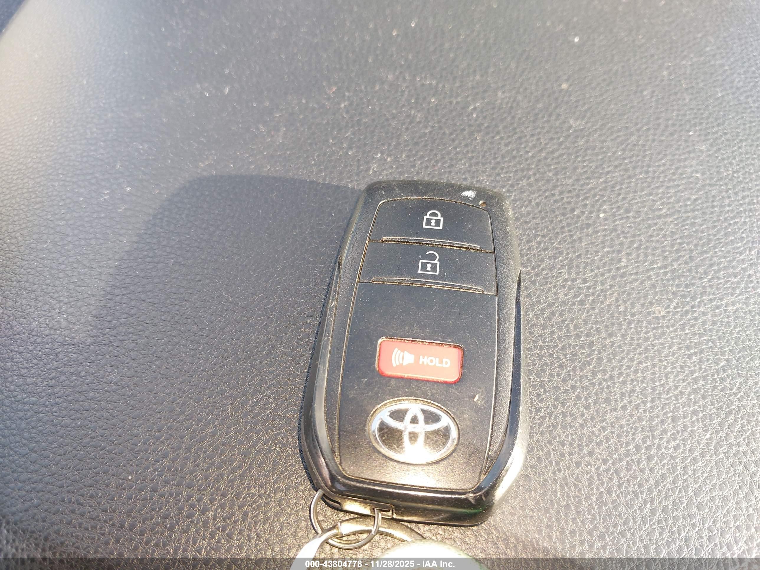 TOYOTA COROLLA image 11