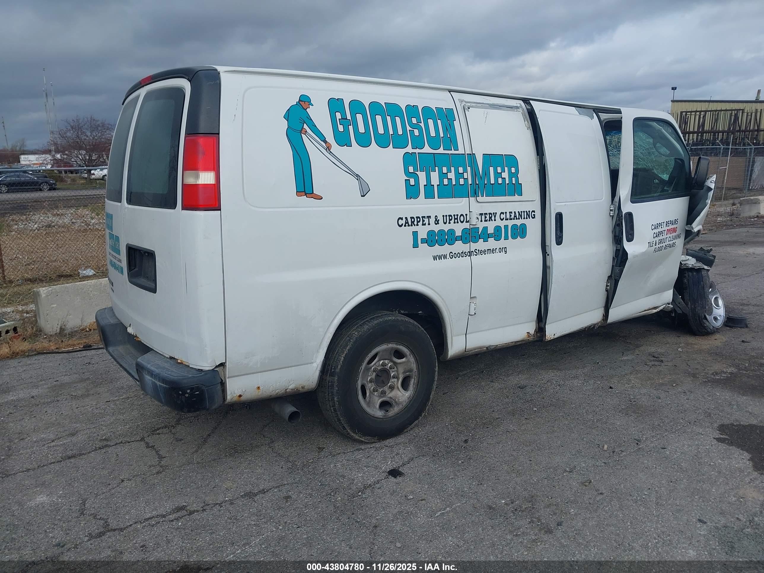 CHEVROLET EXPRESS image 4