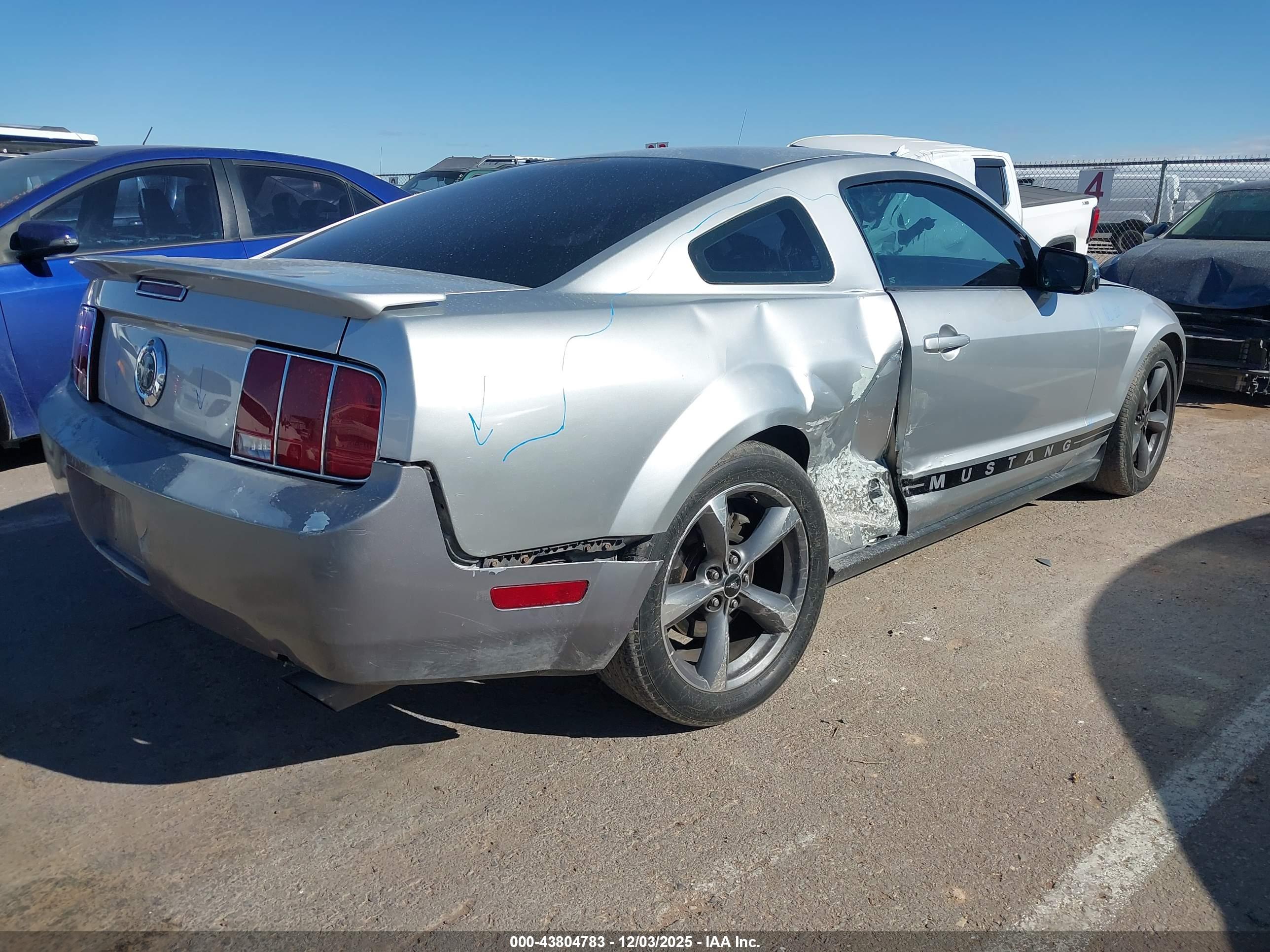 FORD MUSTANG image 4