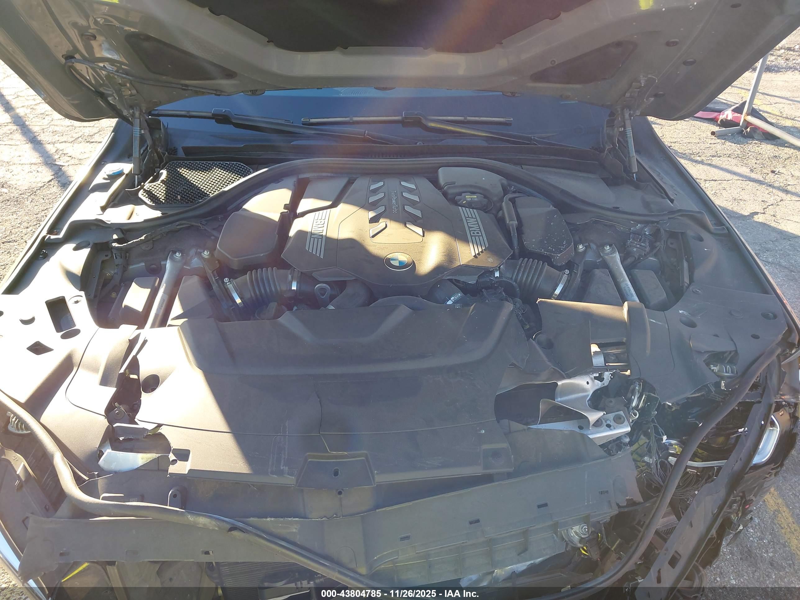BMW 750 image 10