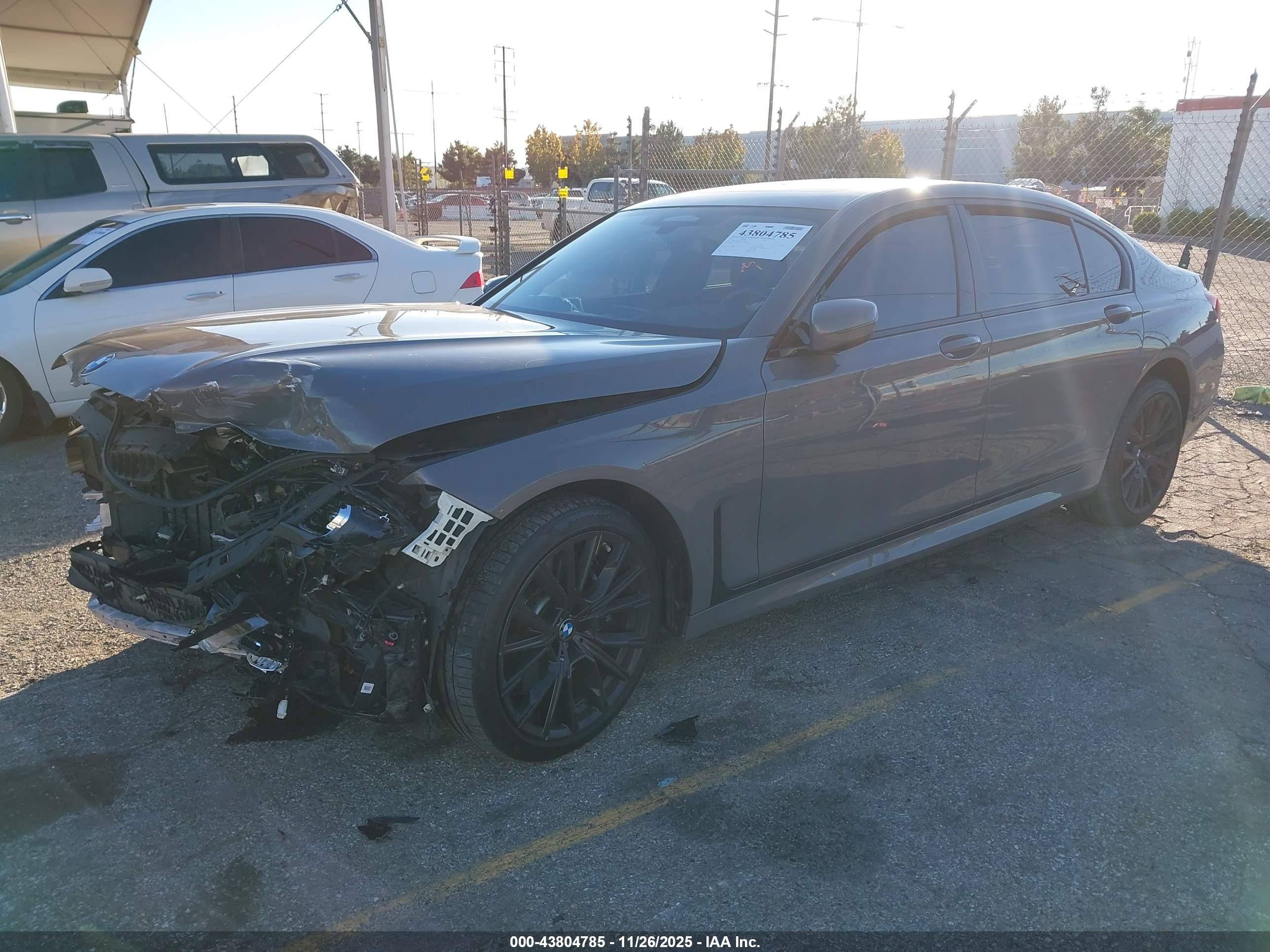 BMW 750 image 2