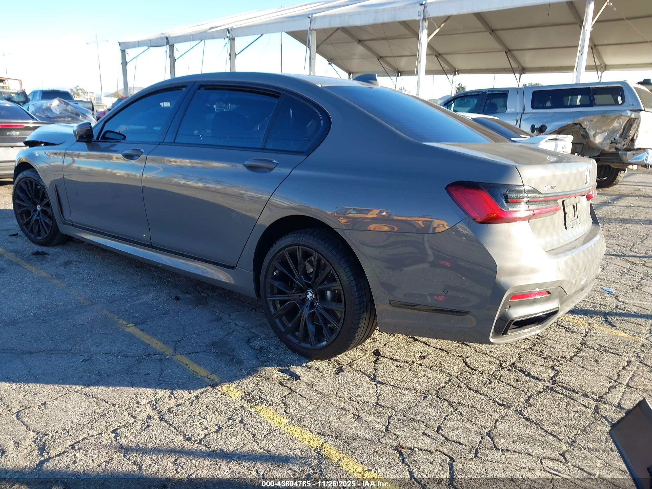 BMW 750 image 3