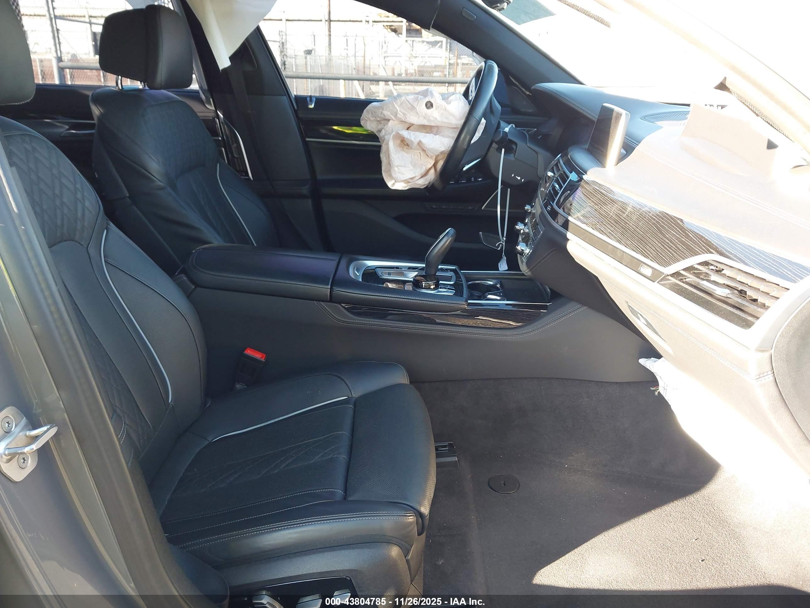 BMW 750 image 5