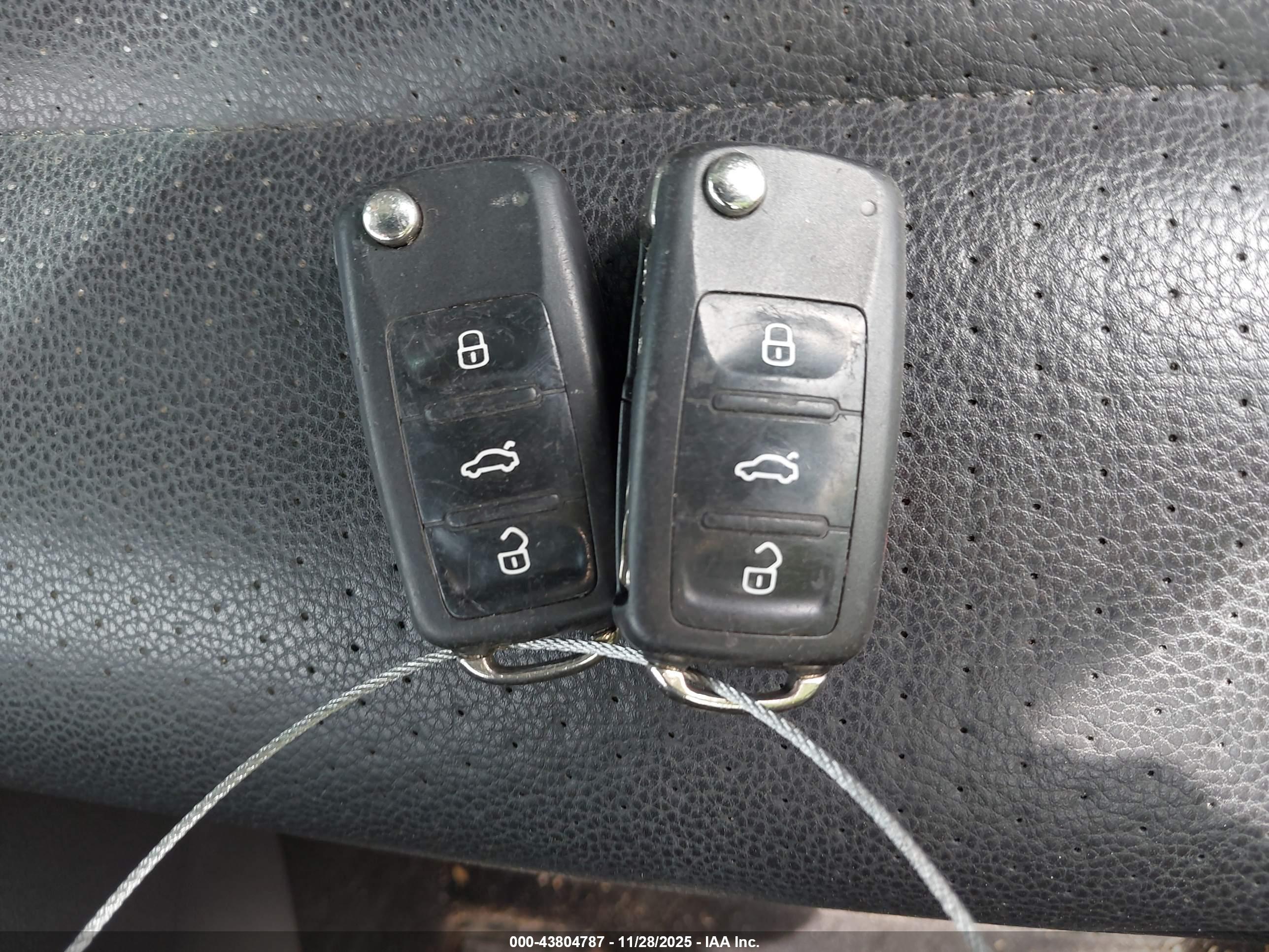 VOLKSWAGEN TIGUAN image 11