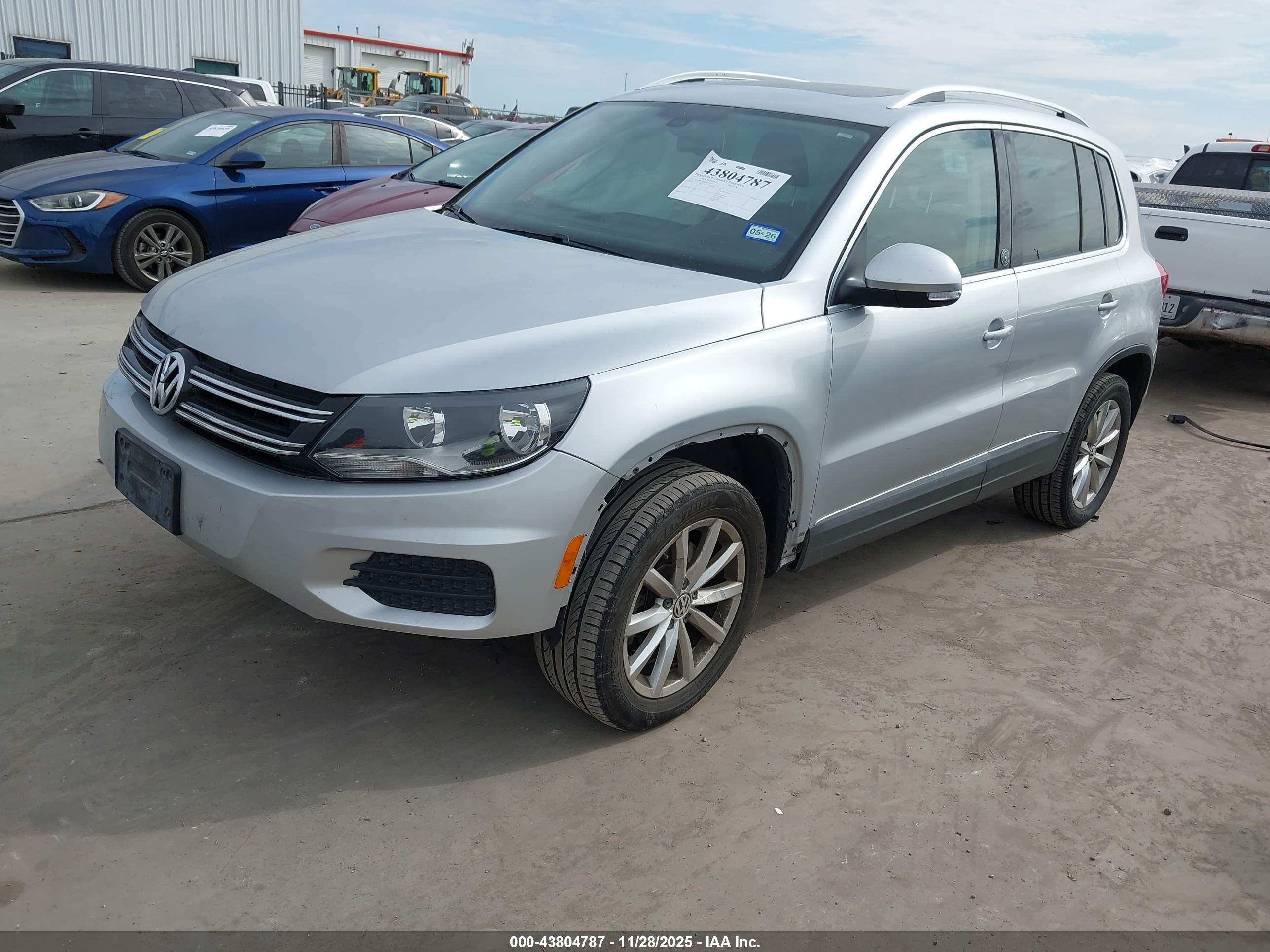 VOLKSWAGEN TIGUAN image 2