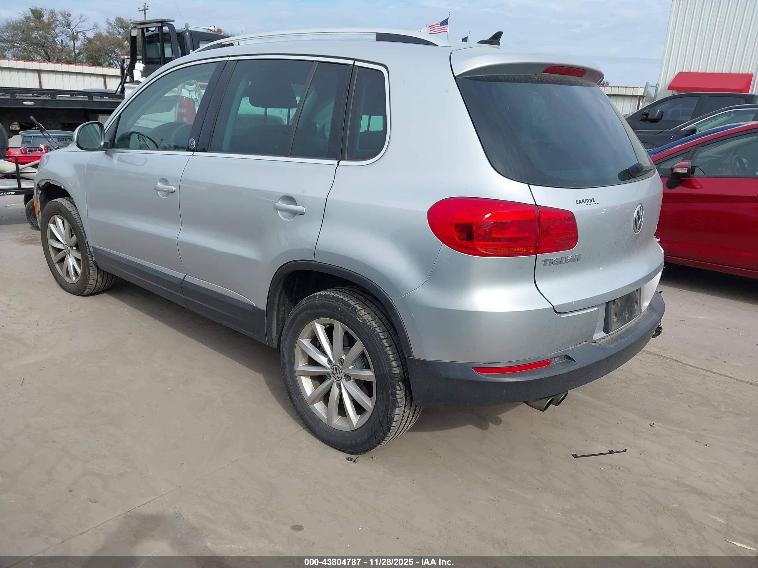 VOLKSWAGEN TIGUAN image 3