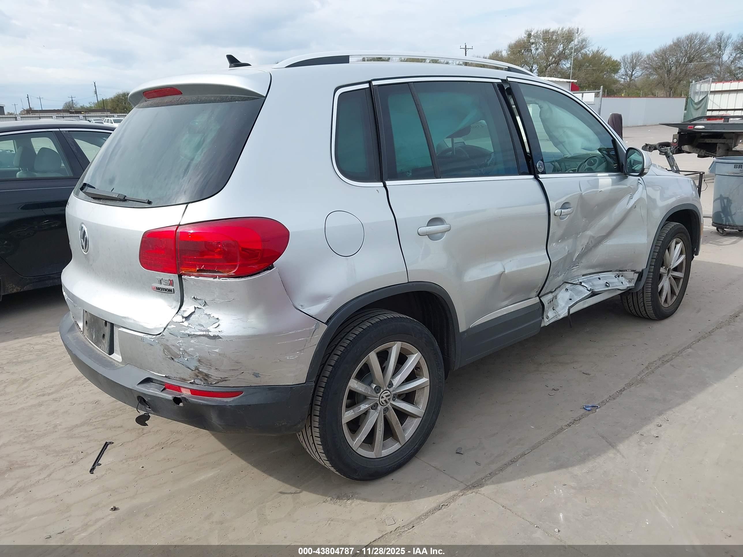 VOLKSWAGEN TIGUAN image 4